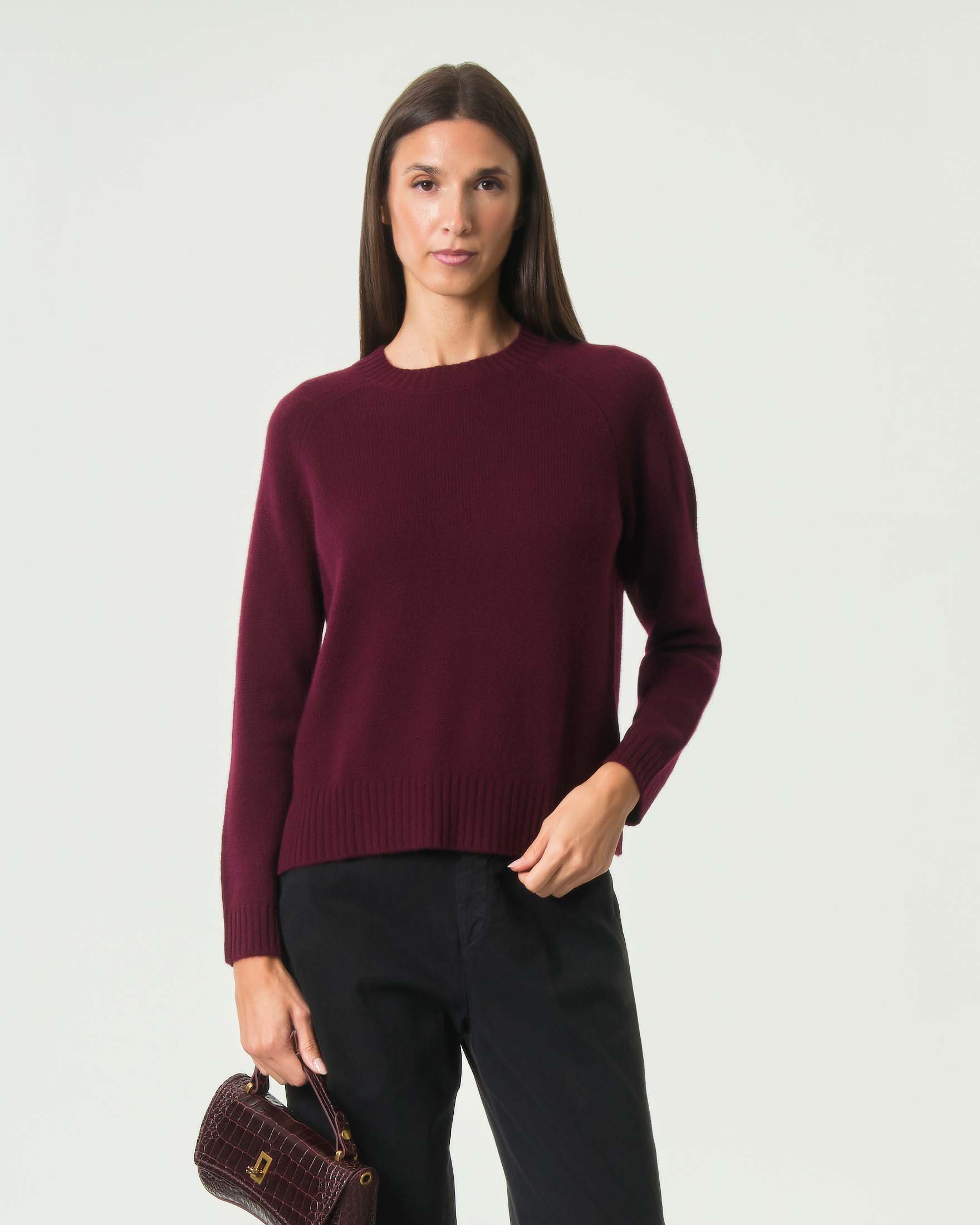 Maglia girocollo Cachemire Line bordeaux in puro cashmere con maniche raglan e spacchi laterali image