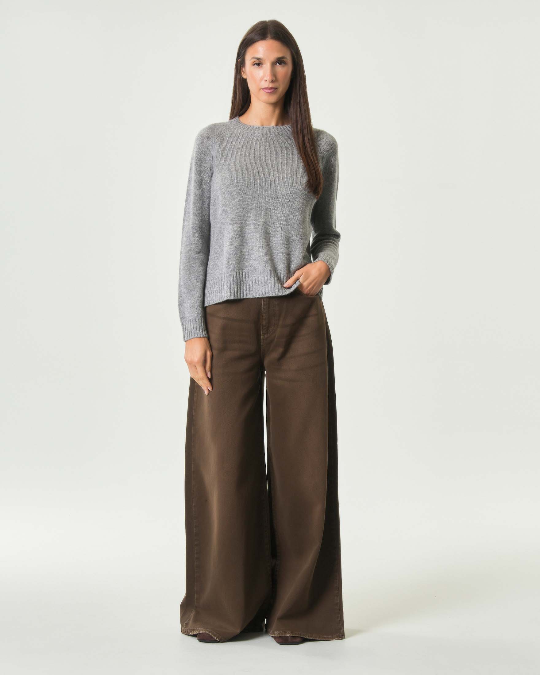 Maglia girocollo Cachemire Line grigio melange in puro cashmere con maniche raglan e spacchi laterali image