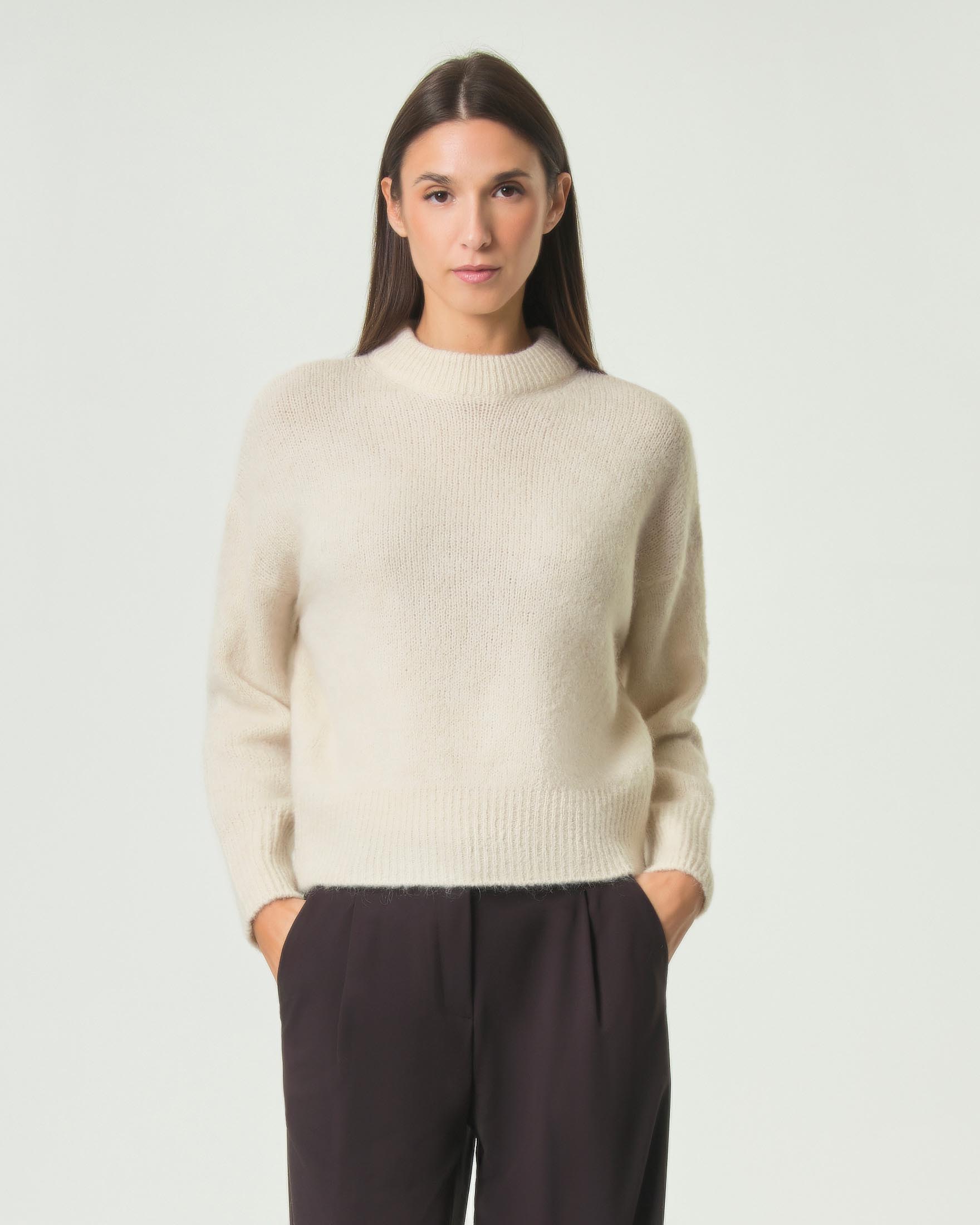 Maglia girocollo Hlo! beige in misto lana e mohair con bordi a coste