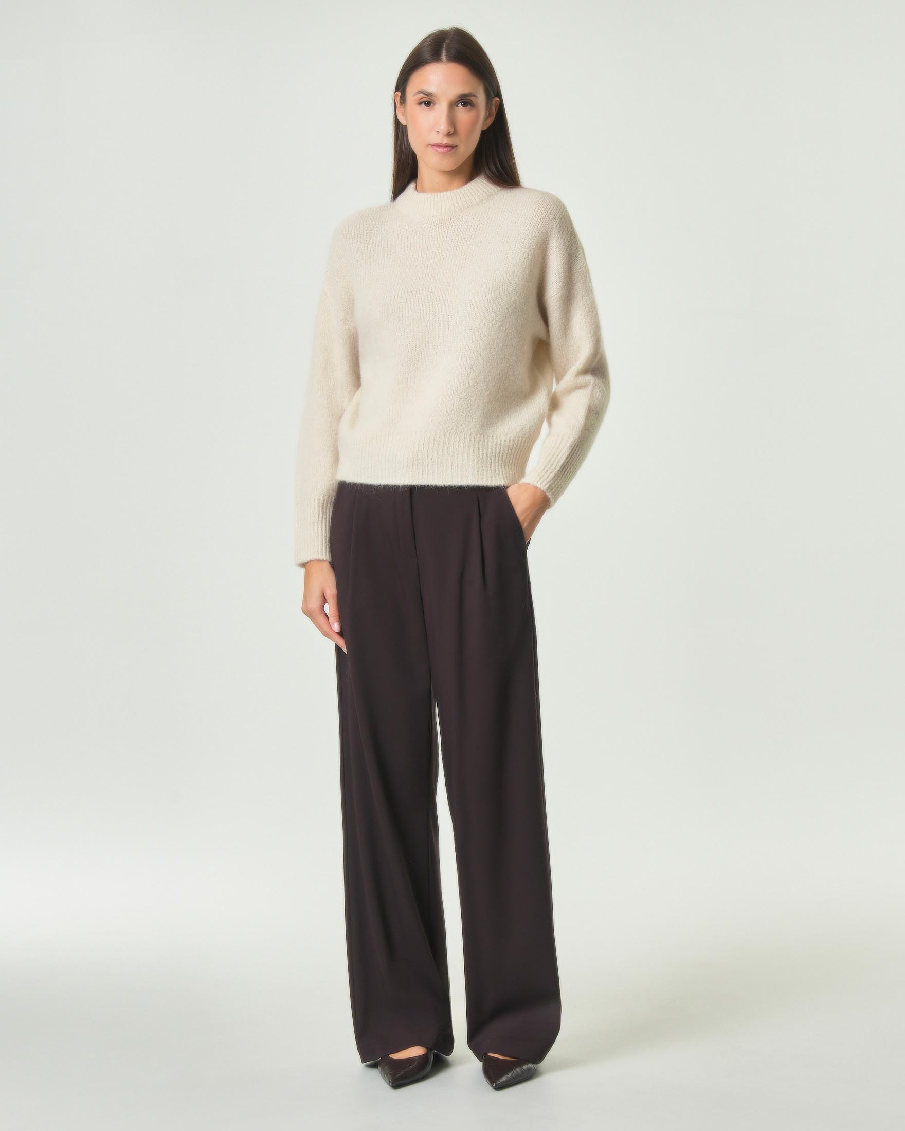 Maglia girocollo Hlo! beige in misto lana e mohair con bordi a coste image