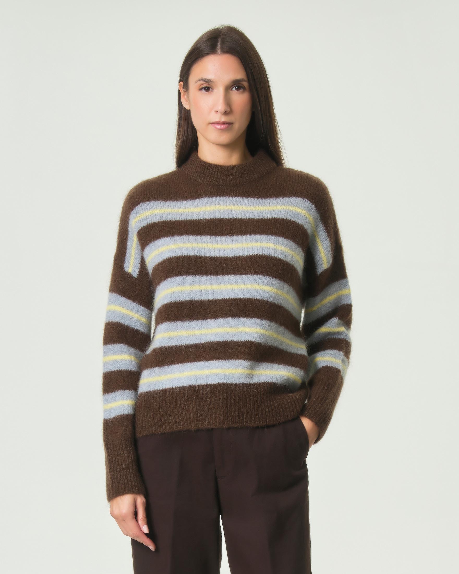 Maglia girocollo Hlo! marrone in misto lana e mohair con bordi a coste e righe azzurre e gialle