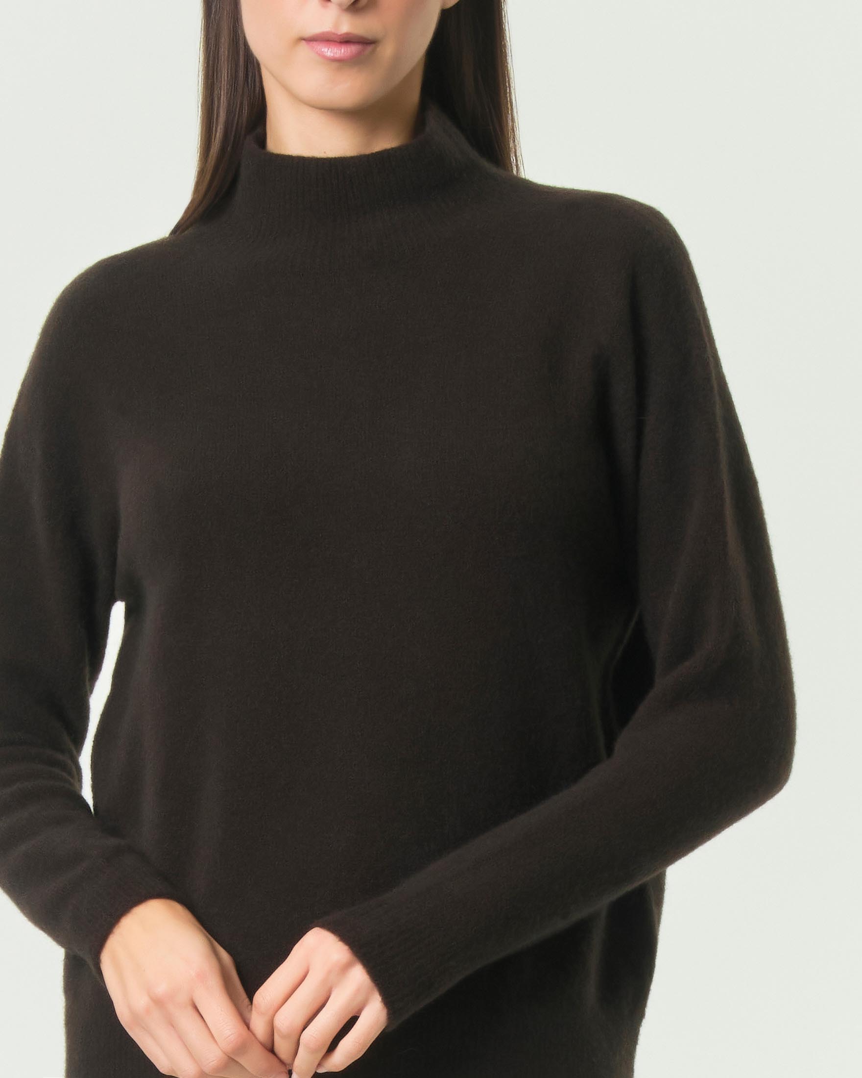 Maglia Hlo! marrone in misto alpaca e lana con collo a cratere e bordi a coste image