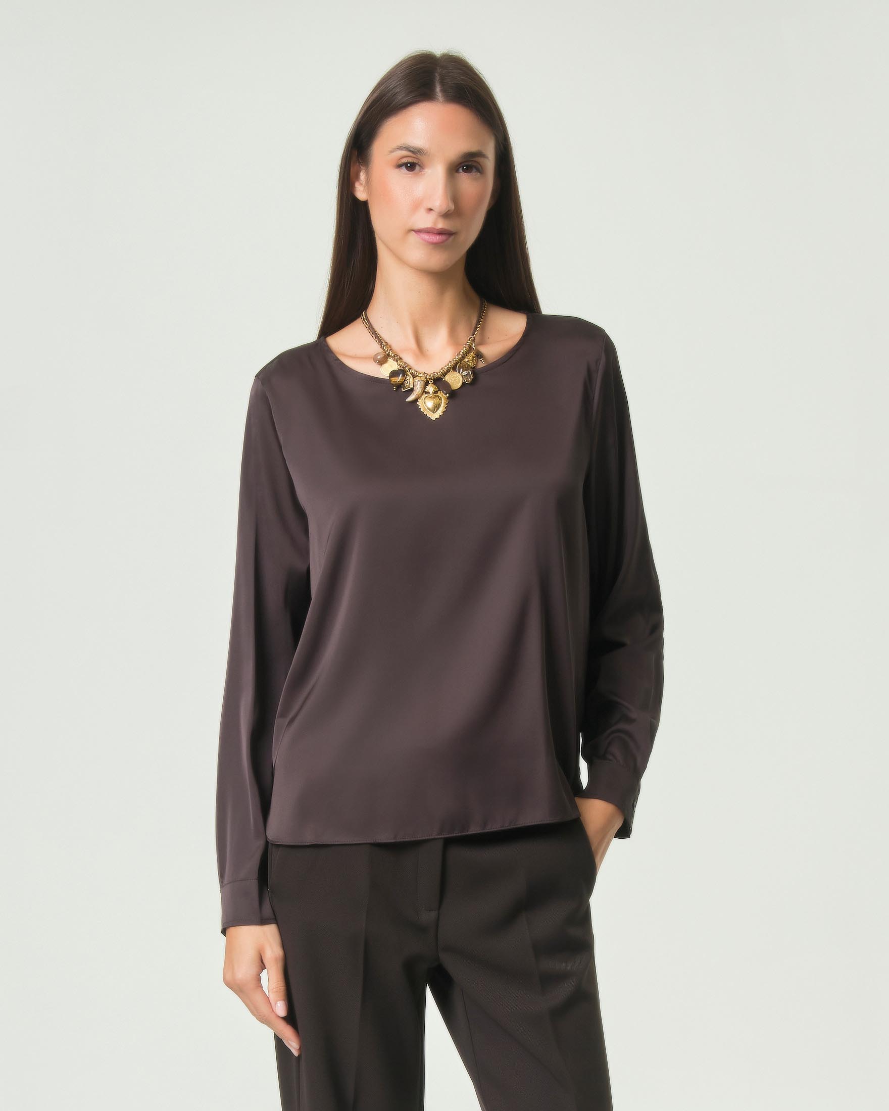 Blusa Emme Marella marrone in raso leggero stretch con fondo asimmetrico