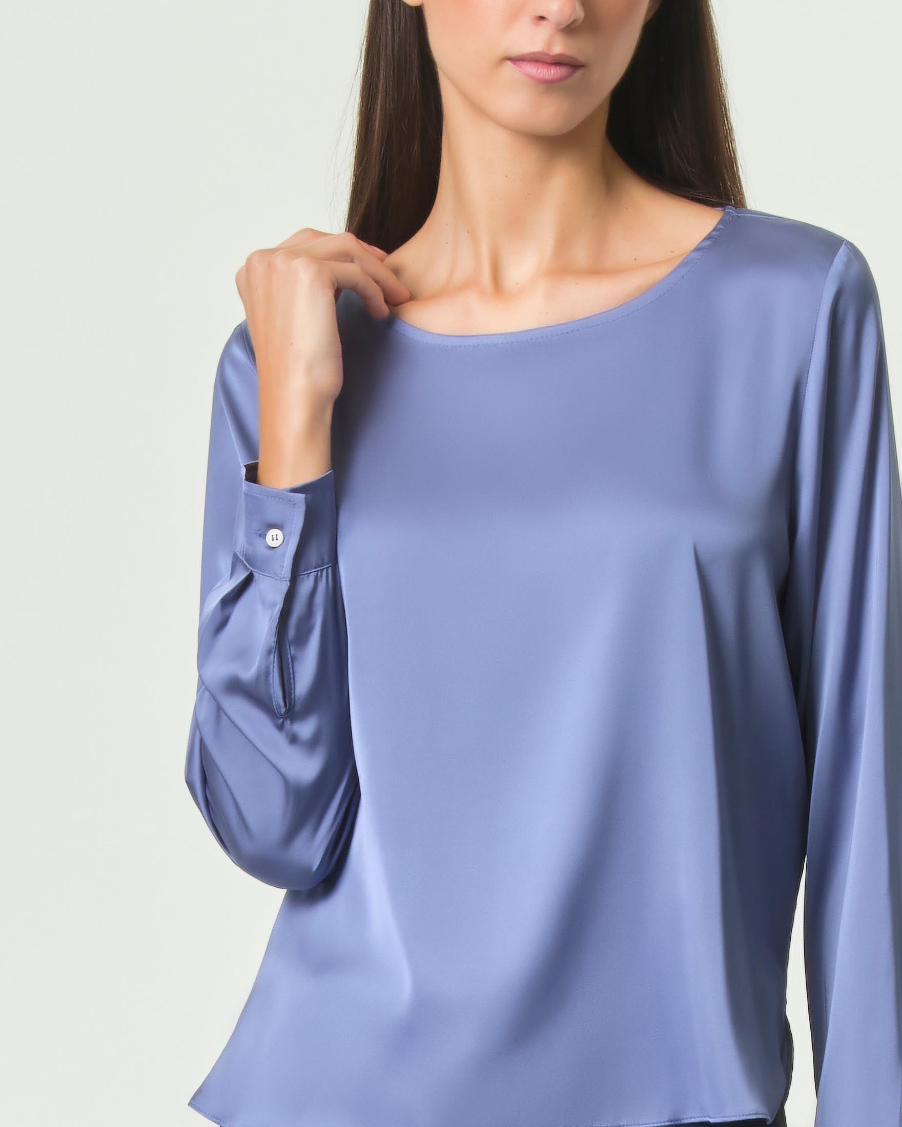 Blusa Emme Marella azzurra in raso leggero stretch con fondo asimmetrico image