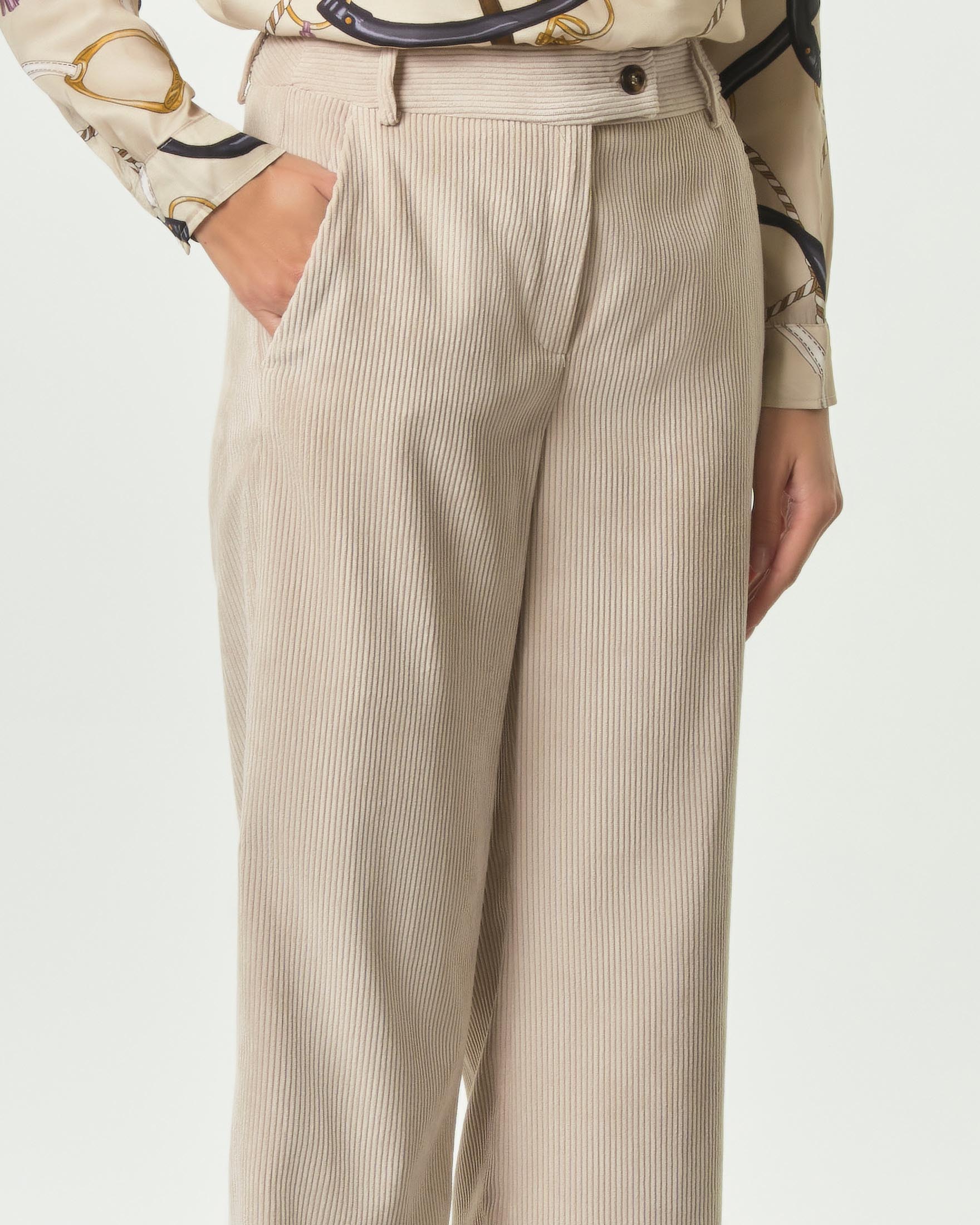 Pantalone palazzo Emme Marella beige in velluto a coste stretch con chiusura a bottone e tasche image