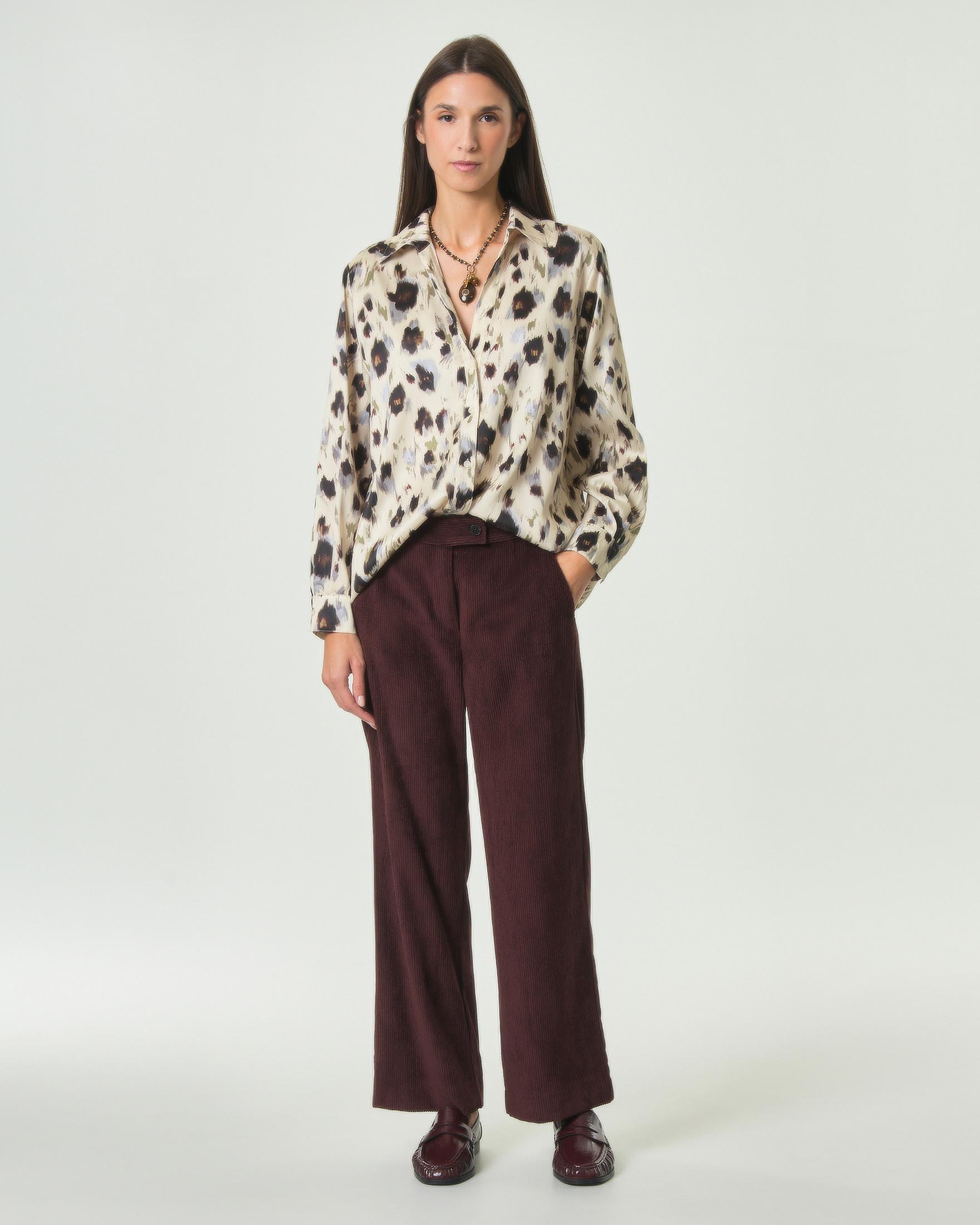 Pantalone palazzo Emme Marella bordeaux in velluto a coste stretch con chiusura a bottone e tasche