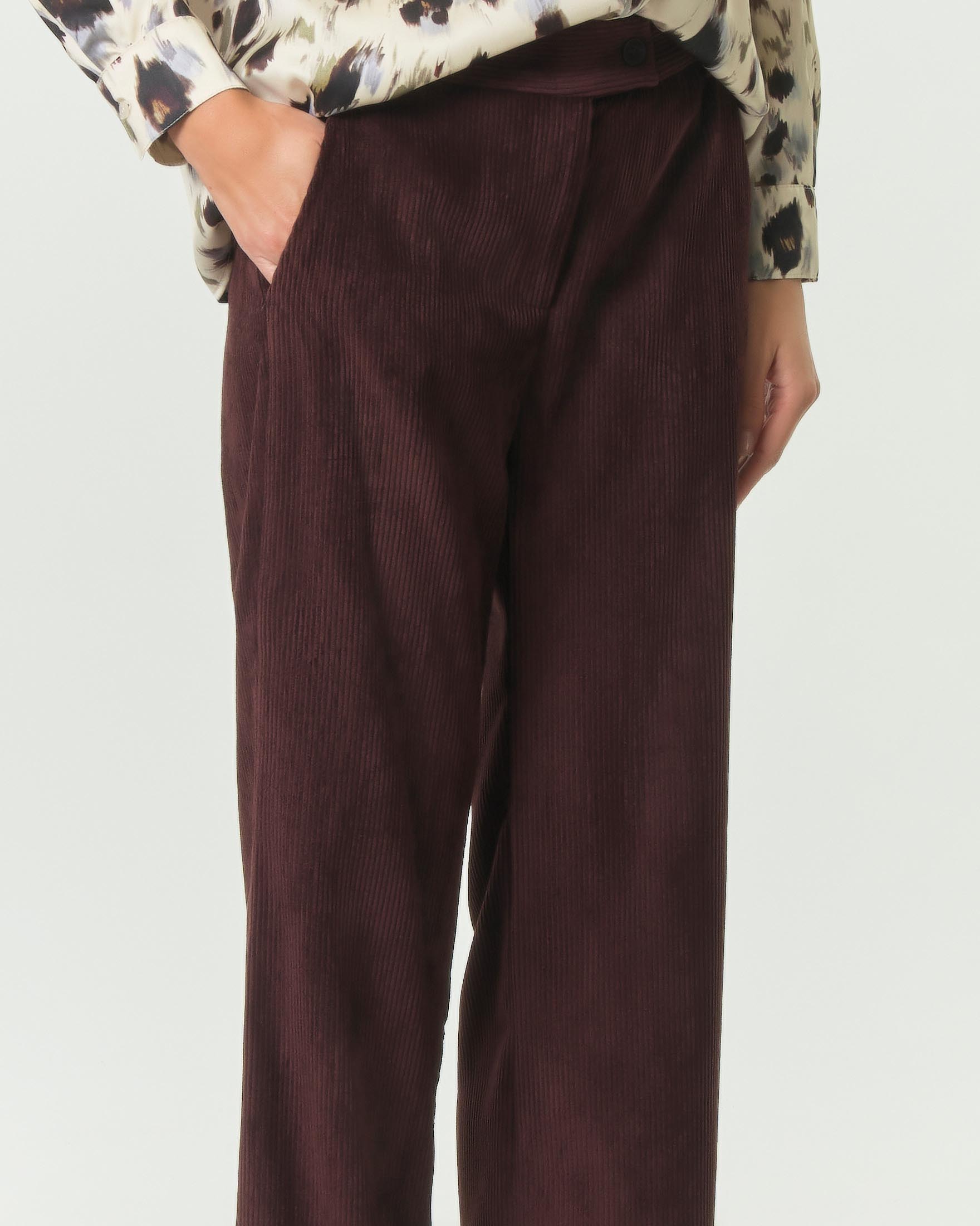 Pantalone palazzo Emme Marella bordeaux in velluto a coste stretch con chiusura a bottone e tasche image