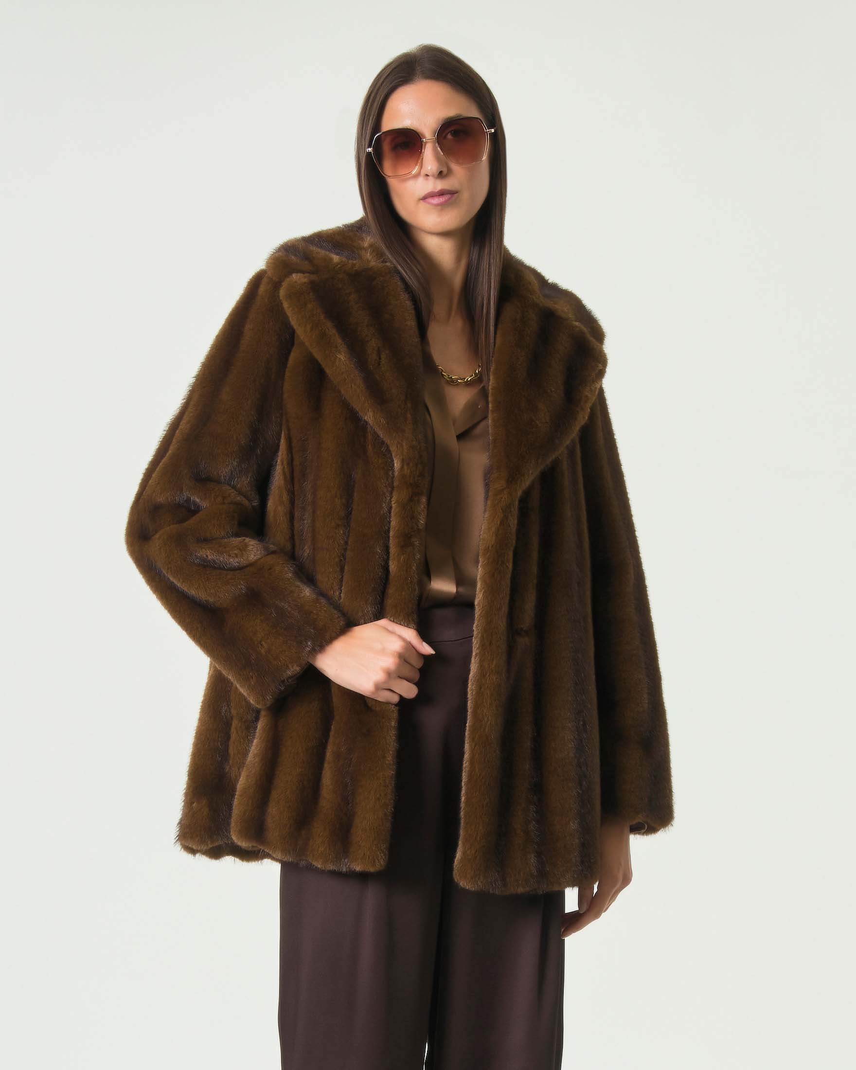 Cappotto corto svasato Max Mara Studio testa di moro in ecopelliccia con rever ampio