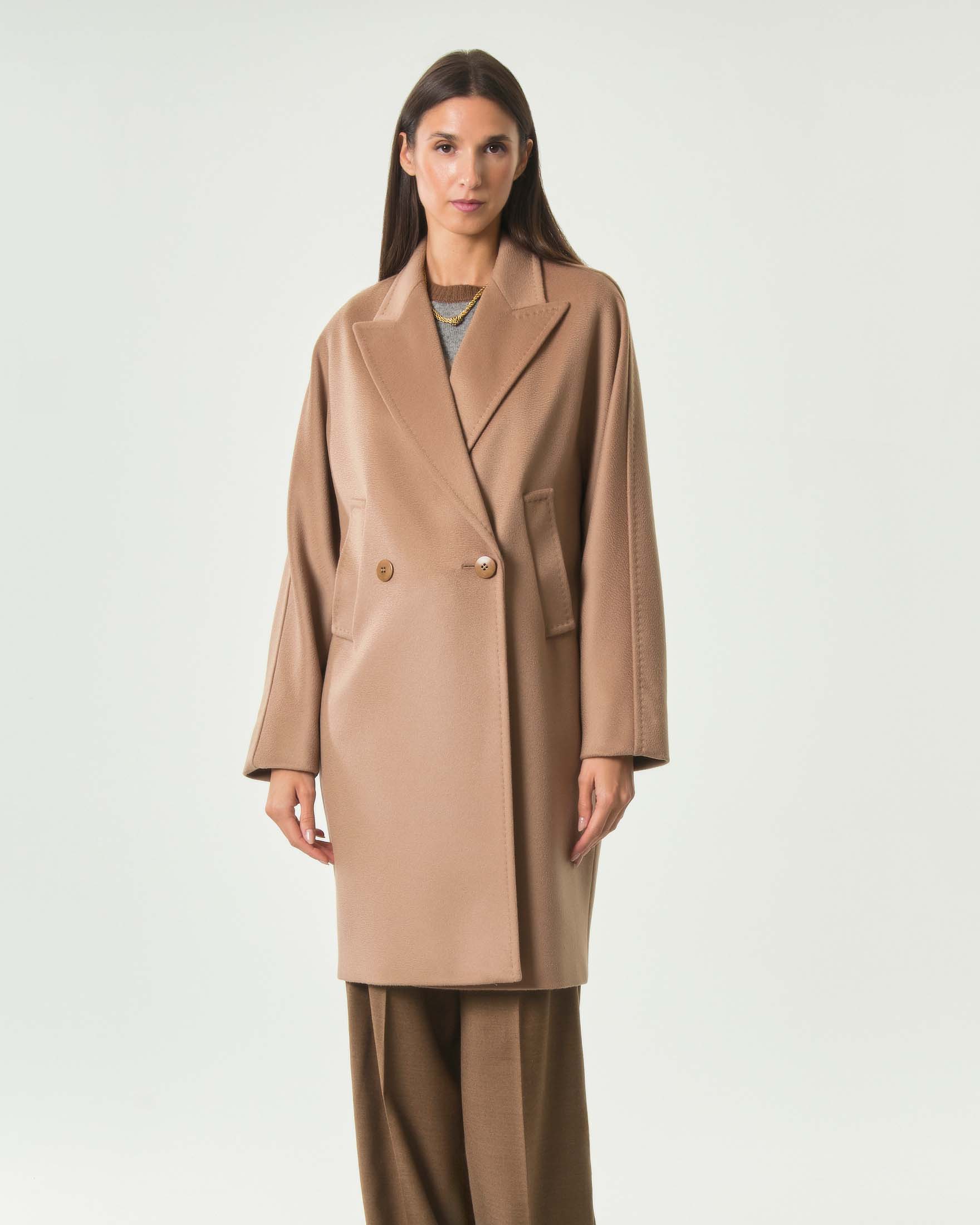 Cappotto midi doppiopetto Max Mara Studio color cammello in drap di pura lana con tasche a filettone