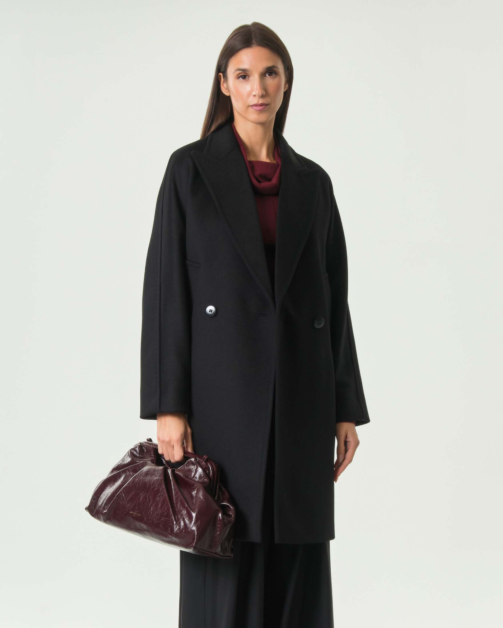 Cappotto midi doppiopetto Max Mara Studio nero in drap di pura lana con tasche a filettone