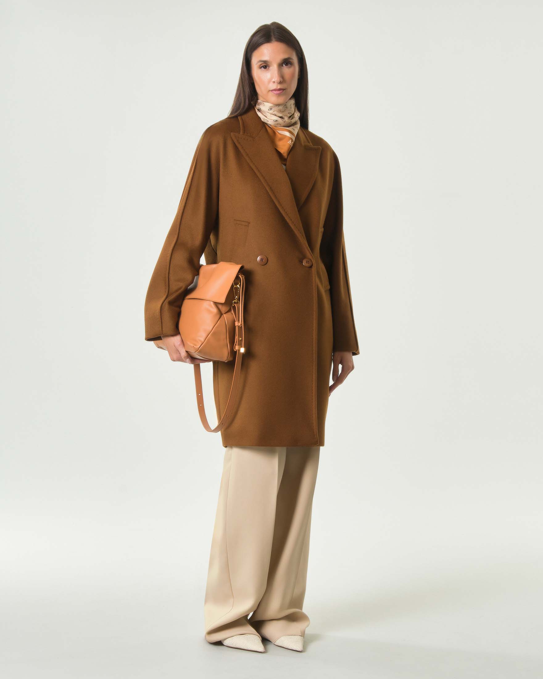 Cappotto midi doppiopetto Max Mara Studio cuoio in drap di pura lana con tasche a filettone