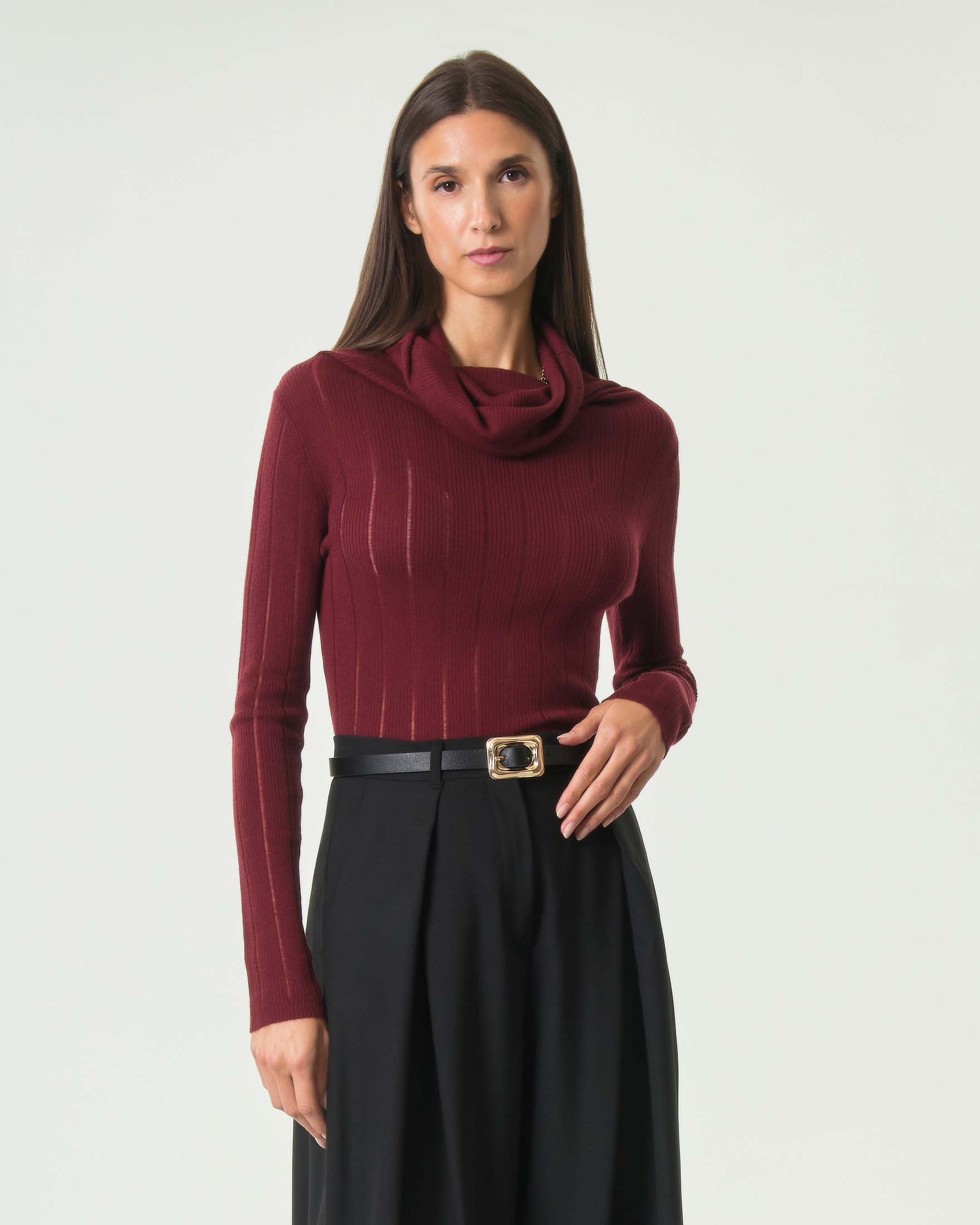 Maglia dolcevita aderente Max Mara Studio rubino in misto seta e lana a coste dévoré