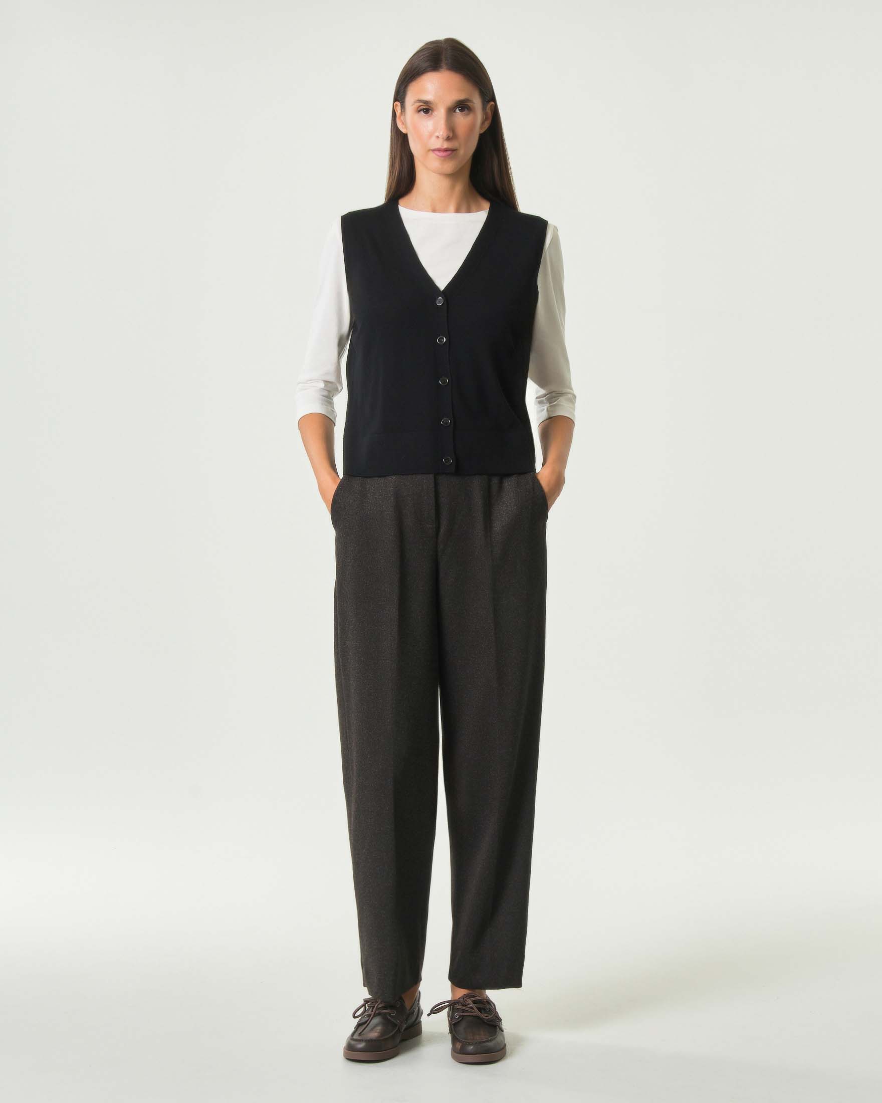 Gilet MM Max Mara nero in lana vergine con scollo a V image