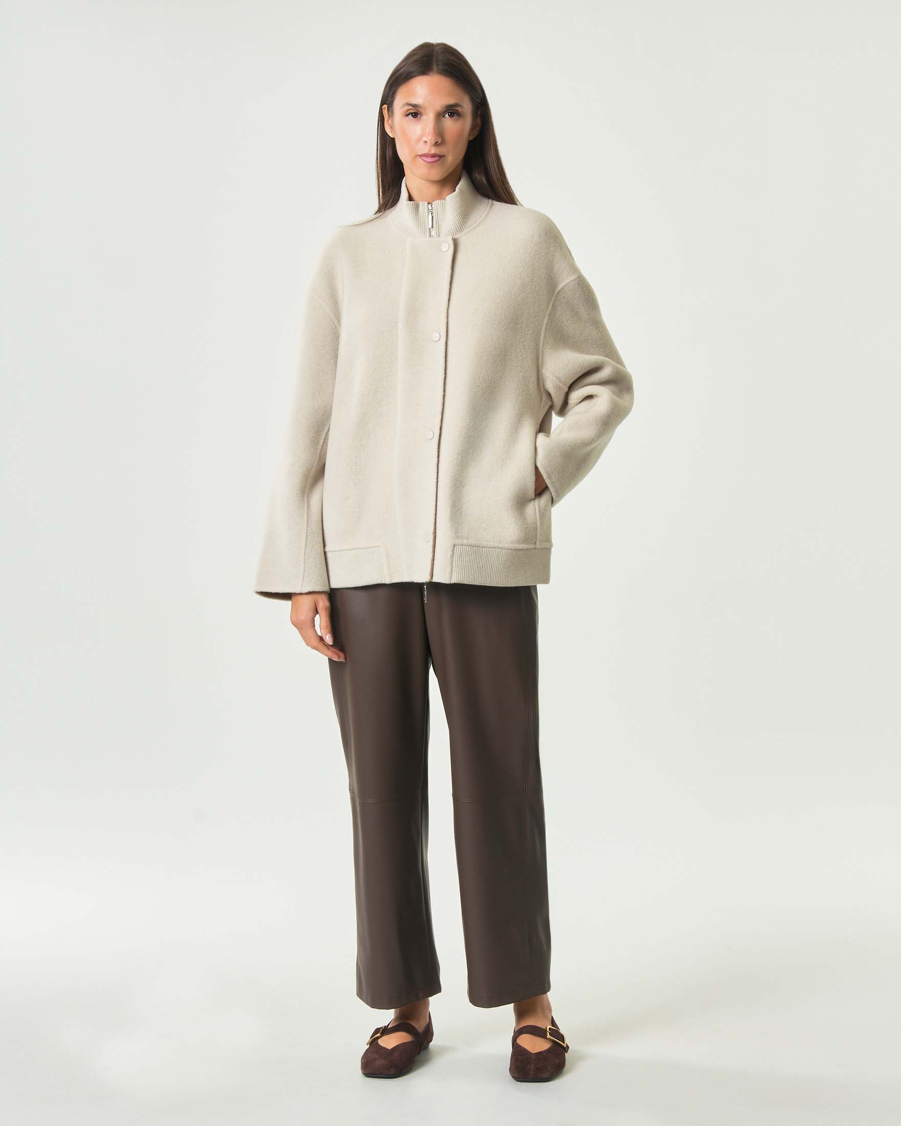 Pantalone dritto MM Max Mara marrone in similpelle con vita elasticizzata e dettaglio impunture