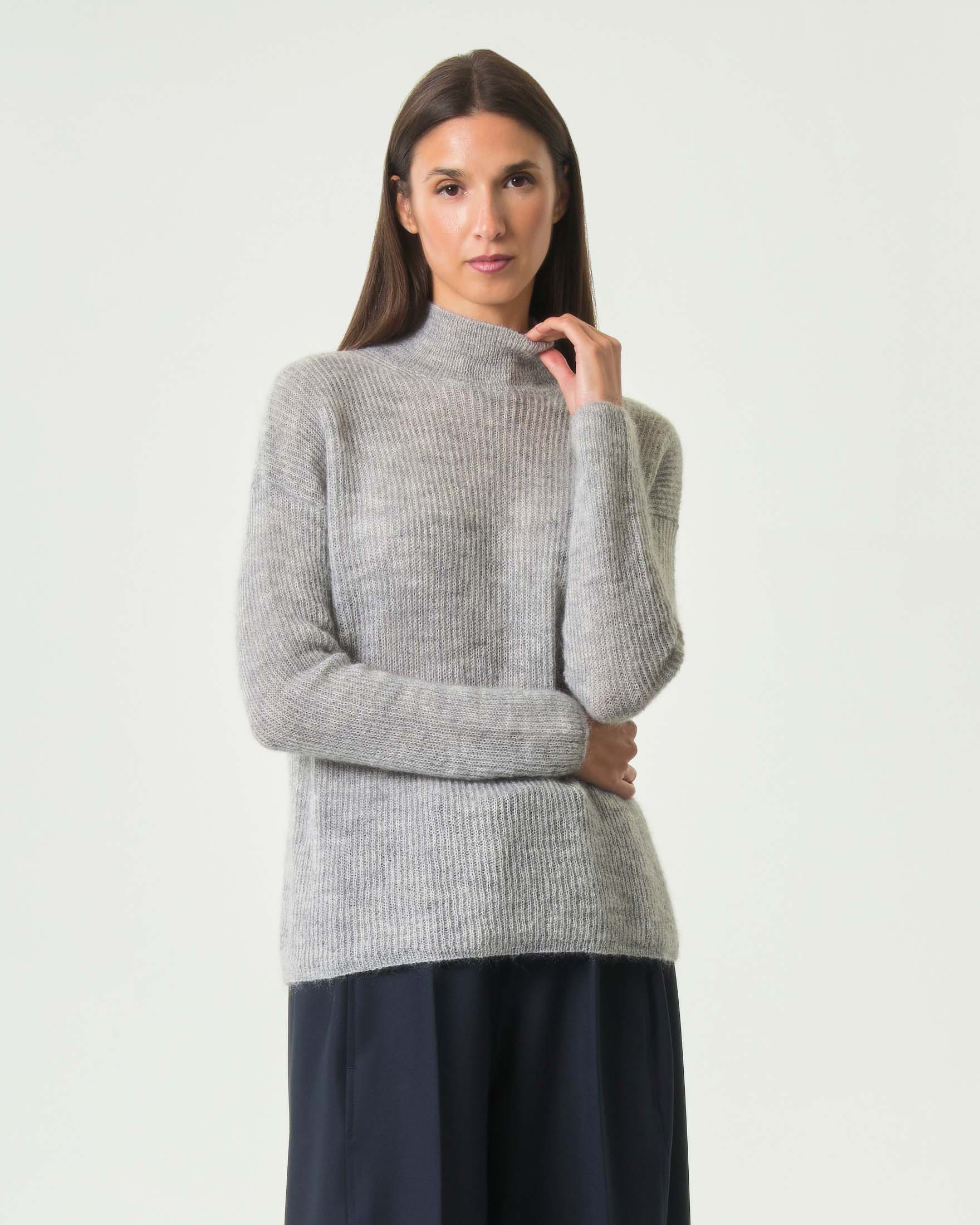 Maglia lupetto oversize MM Max Mara color perla in misto mohair e lana a coste