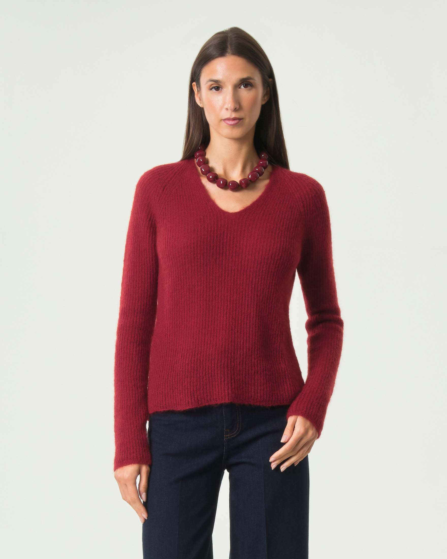 Maglia scollo a V MM Max Mara rossa in misto mohair e lana a coste con maniche raglan