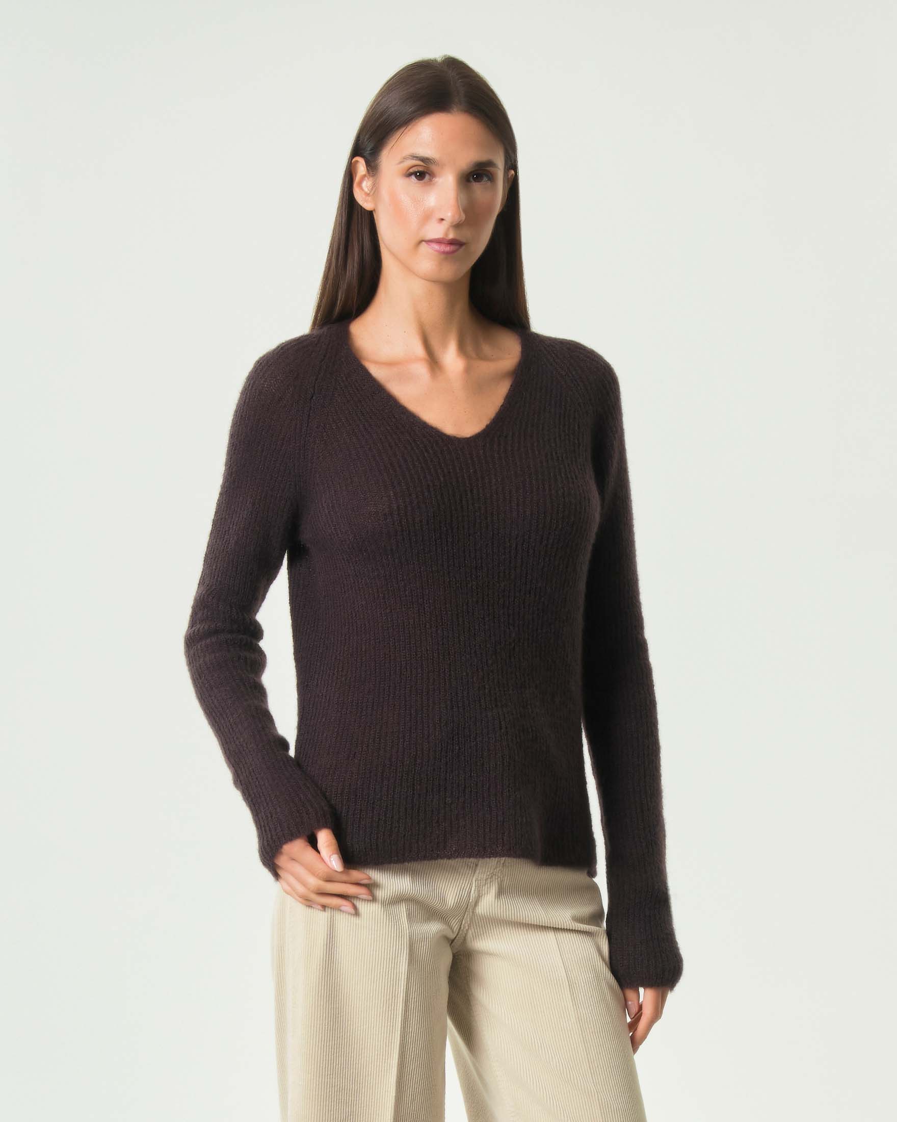 Maglia scollo a V MM Max Mara marrone in misto mohair e lana a coste con maniche raglan