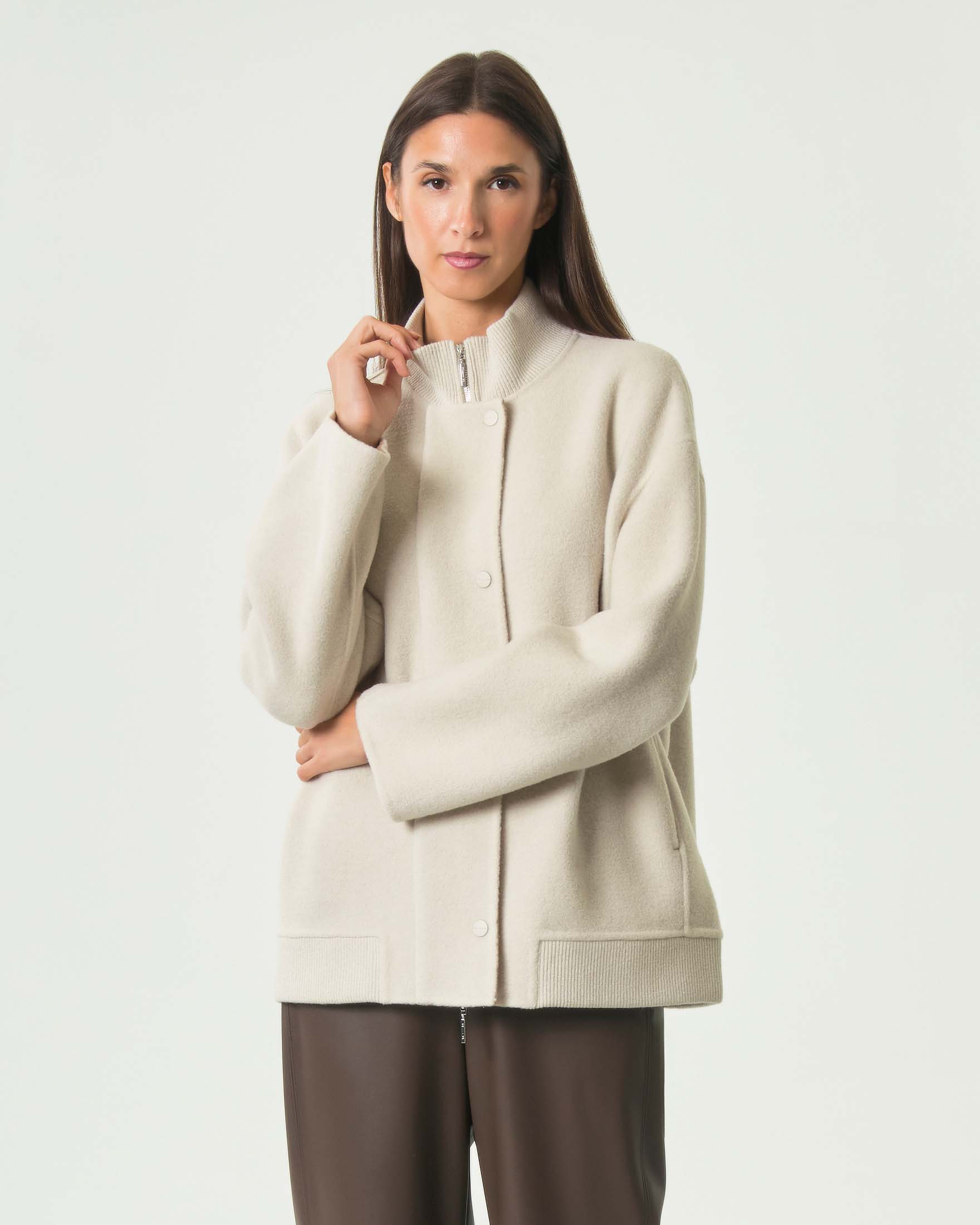 Giacca in lana over MM Max Mara beige con collo alto e chiusura zip
