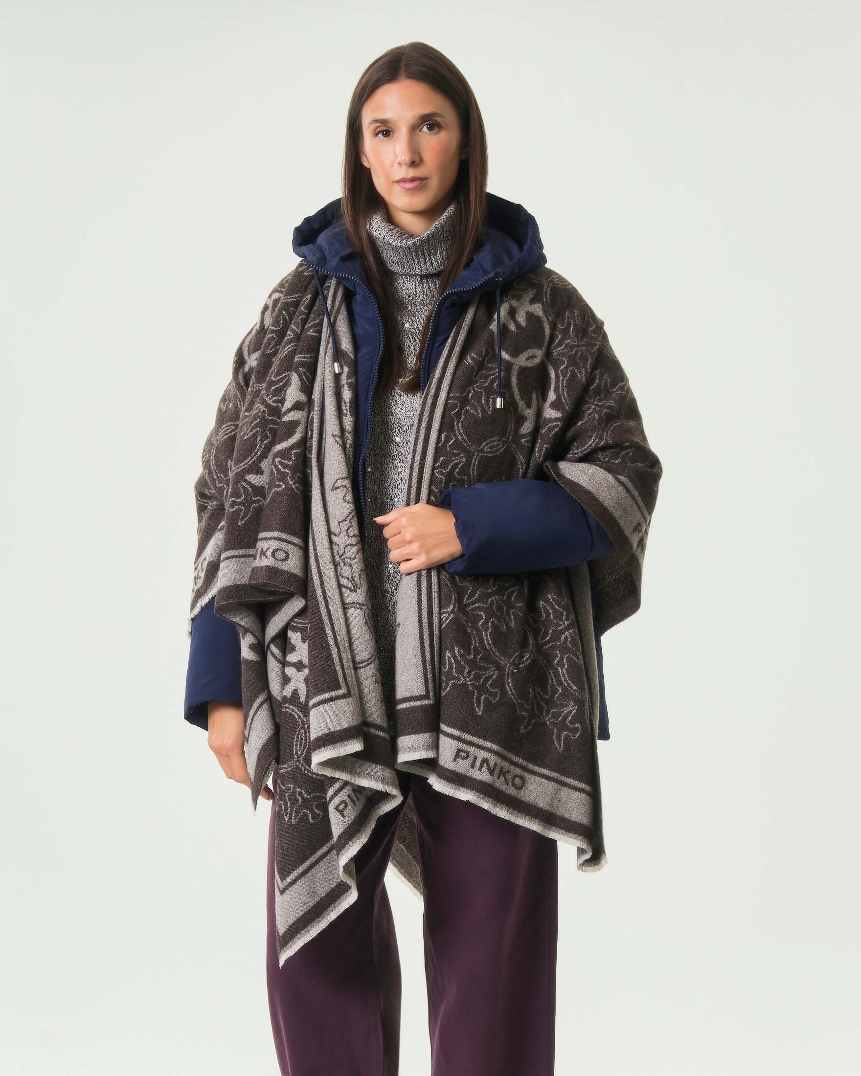 Poncho Pinko marrone in lana jacquard con logo e micro frange sui bordi