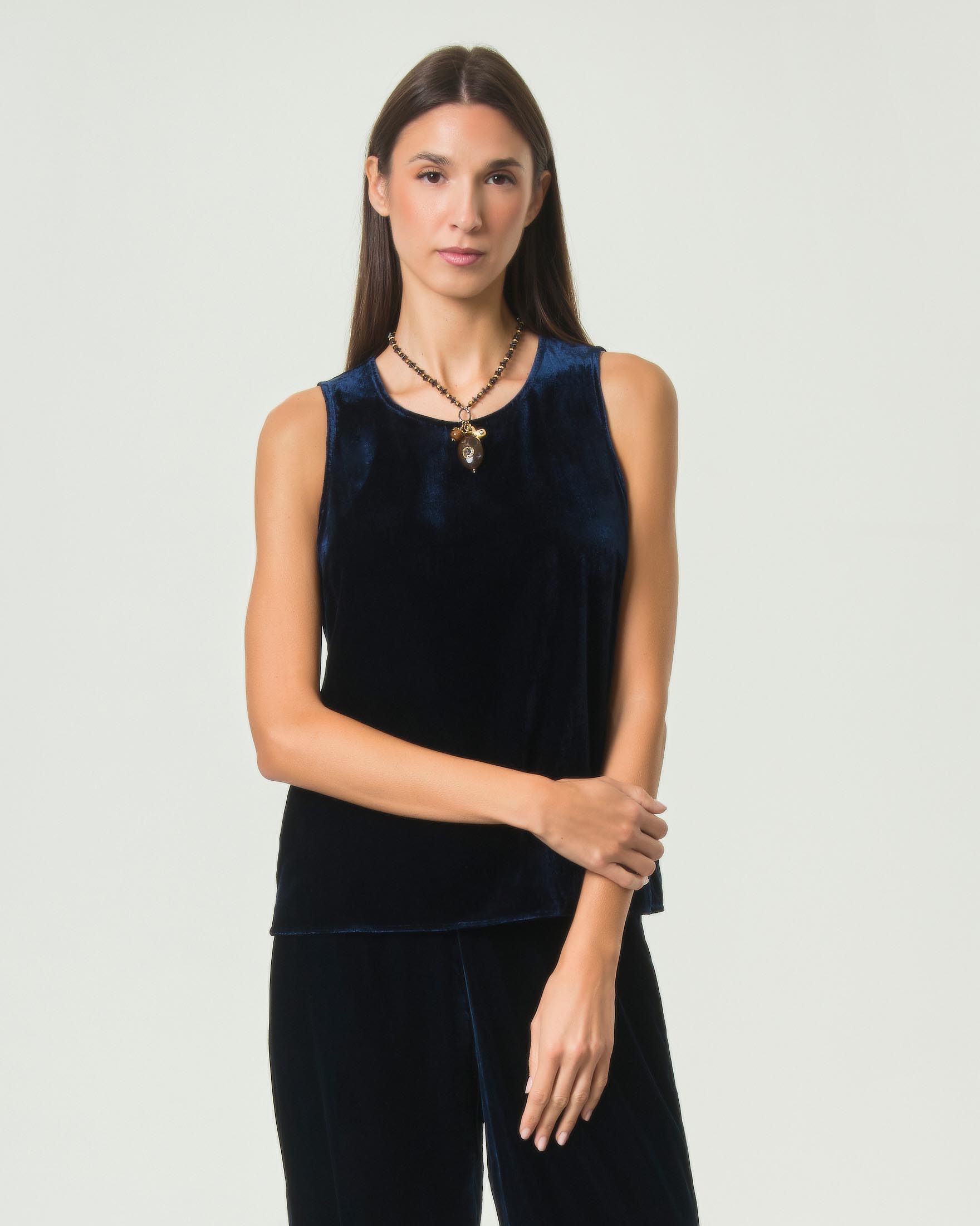 Top smanicato svasato Wu'Side blu in velluto liscio con scollo a goccia sul retro