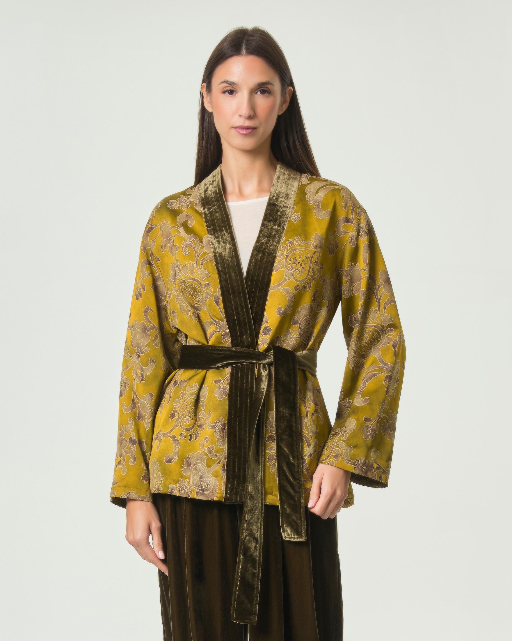 Giacca kimono con cintura Wu'Side color olio in viscosa e lana con motivo ramage e bordo in velluto