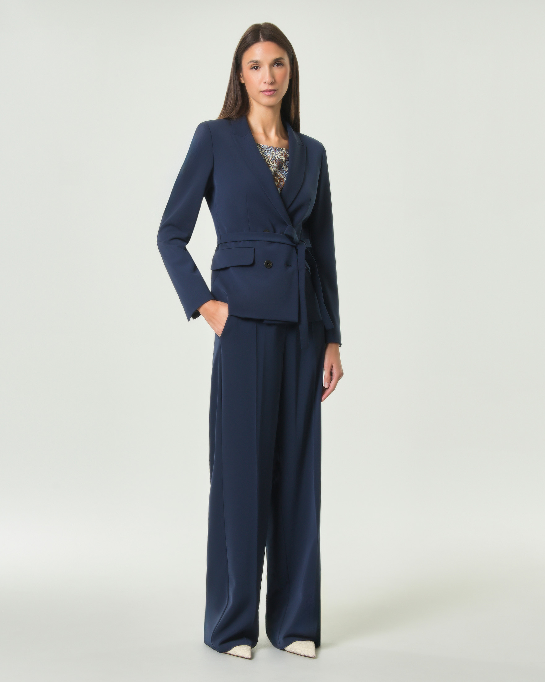Blazer doppiopetto Emme Marella blu in misto viscosa stretch con cintura e fianchetti sagomati image
