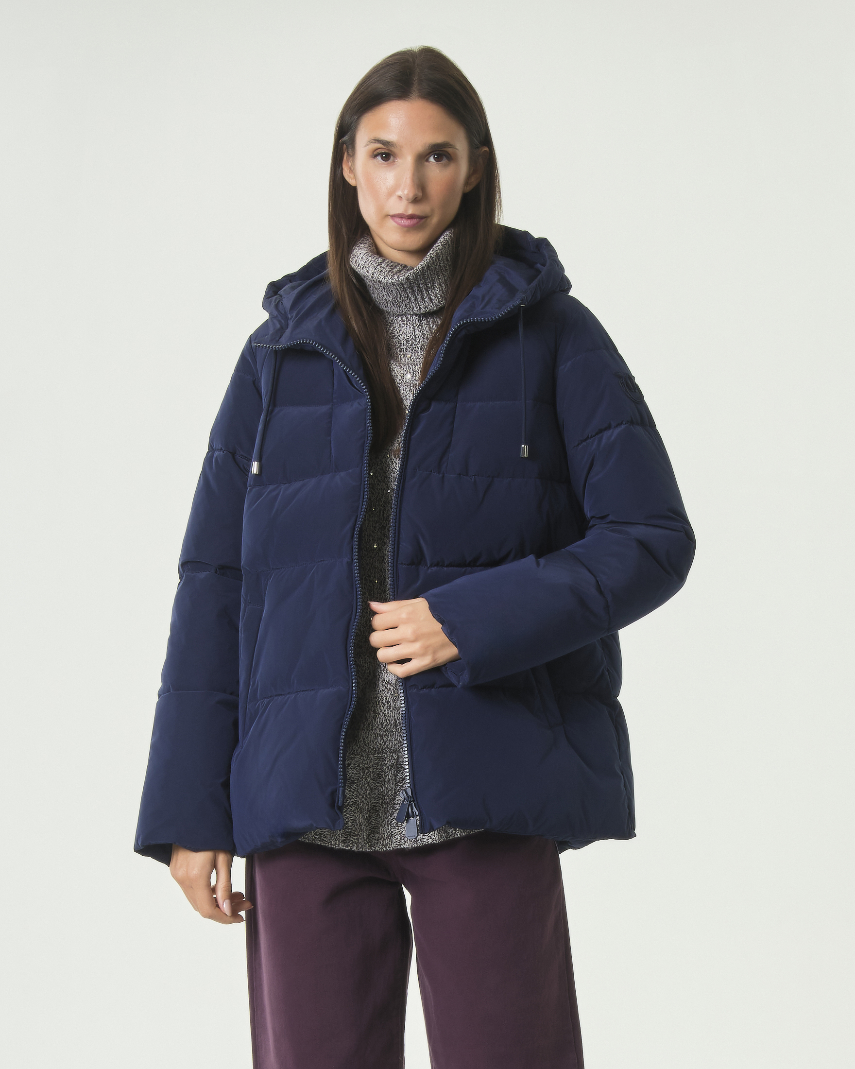Piumino corto trapuntato Pinko blu in nylon con cappuccio e logo Love Birds