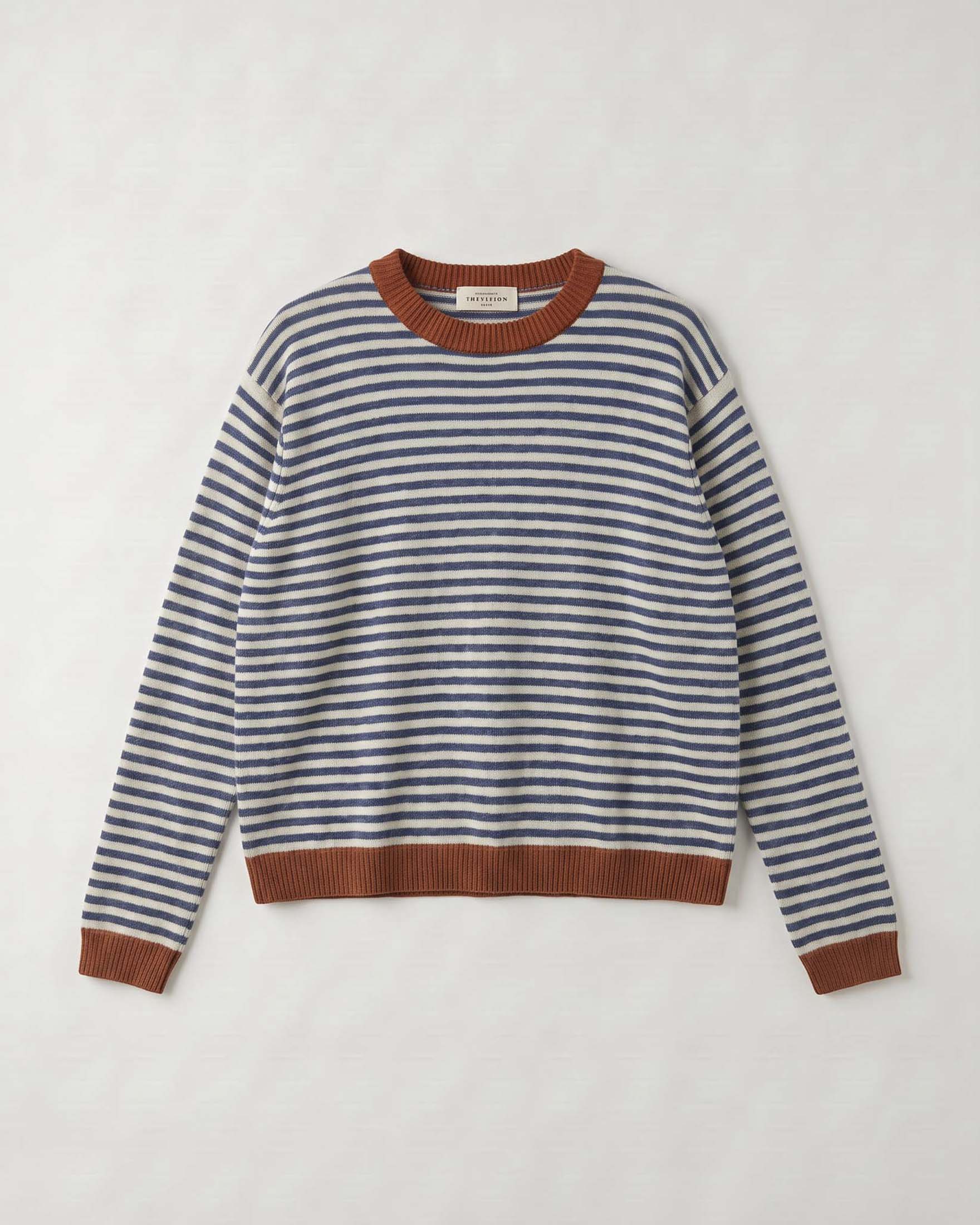 Maglia girocollo Intuition Paris avorio in misto cashmere e lana a righe sottili blu con bordi coccio