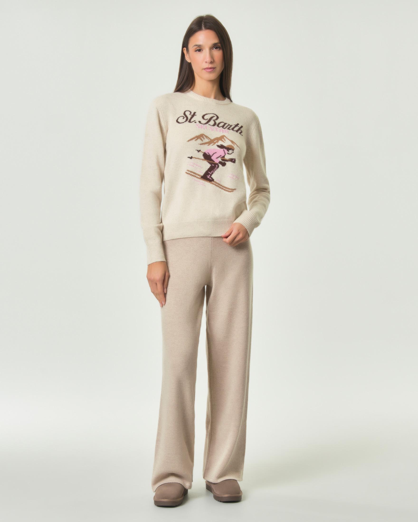 Maglia girocollo New Queen MC2 Saint Barth beige con scritta St. Barth Ski Star e sciatrice image