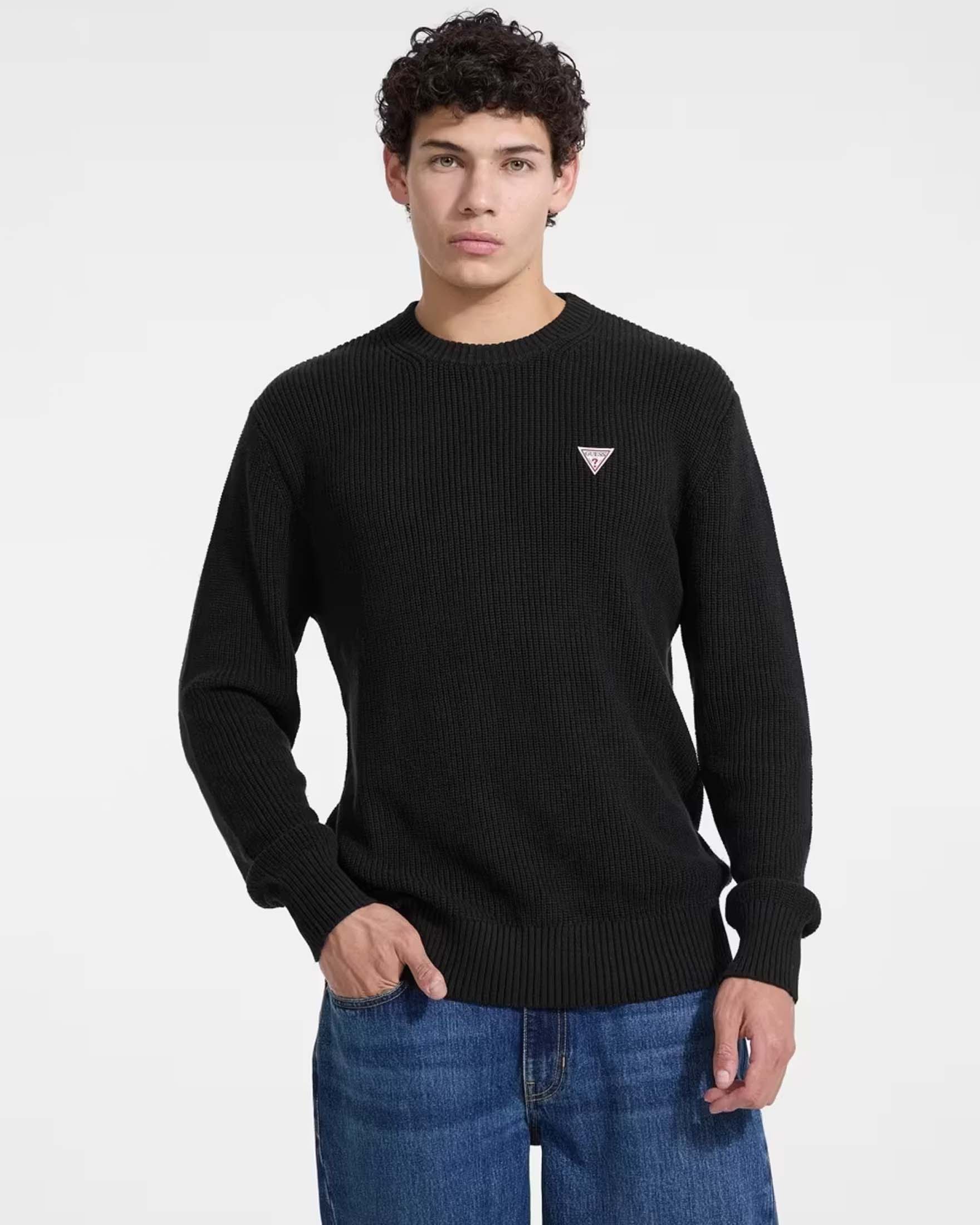 Maglione girocollo Guess Jeans nero in cotone a coste con patch logo triangolo applicata