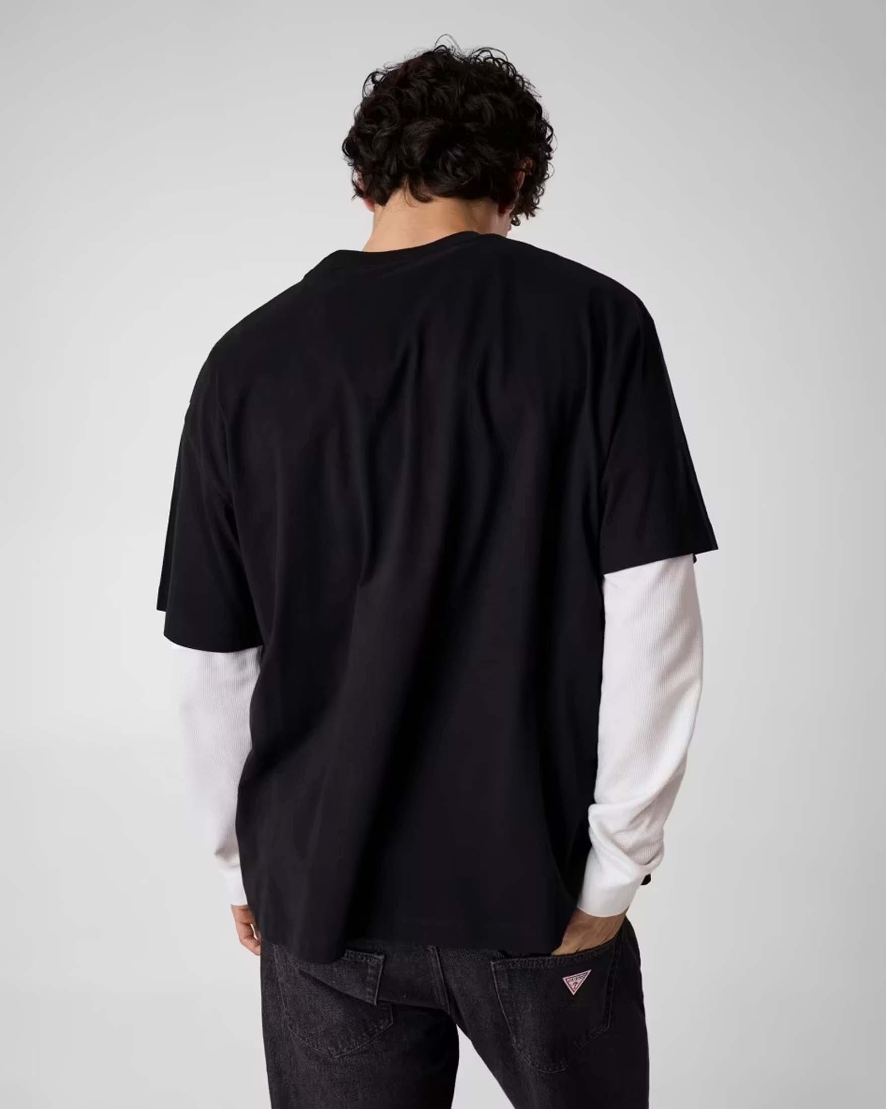 T-shirt Guess Jeans nera relaxed fit in cotone image