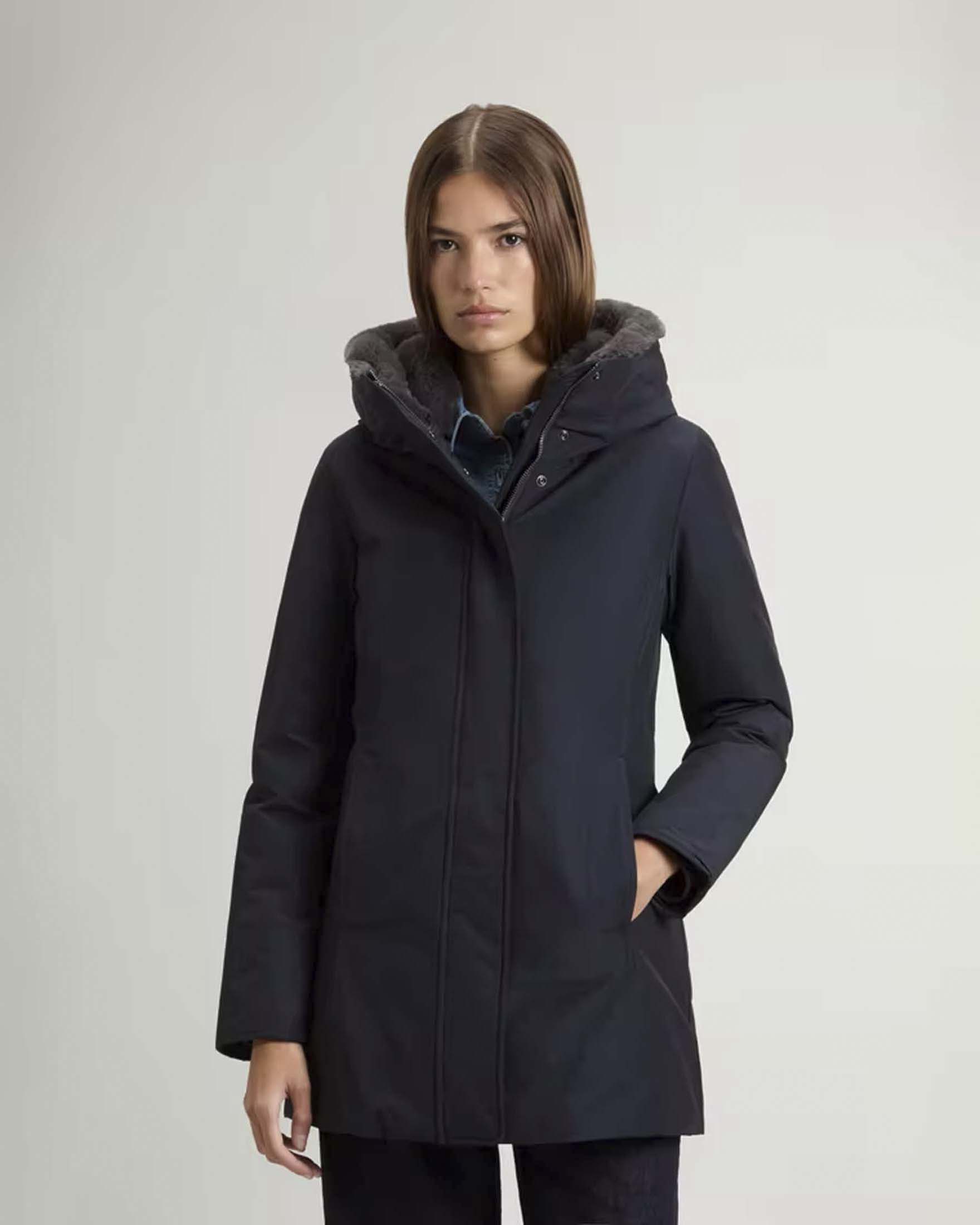 Parka slim Boulder Woolrich blu in Ramar Cloth con imbottitura in piuma d'anatra