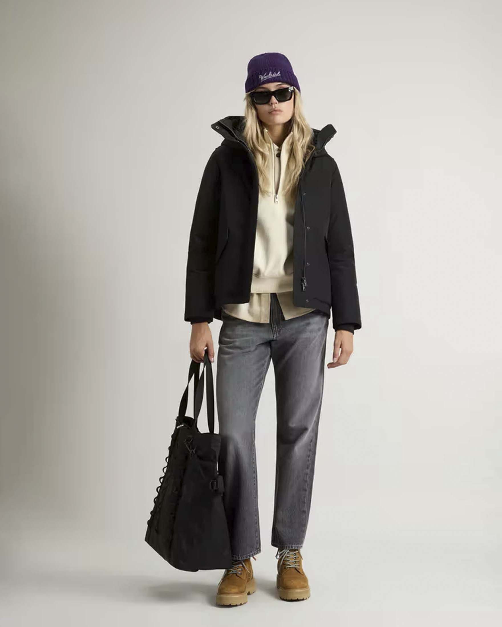 Giacca parka Woolrich nera in Ramar Cloth con imbottitura in piuma d’anatra image