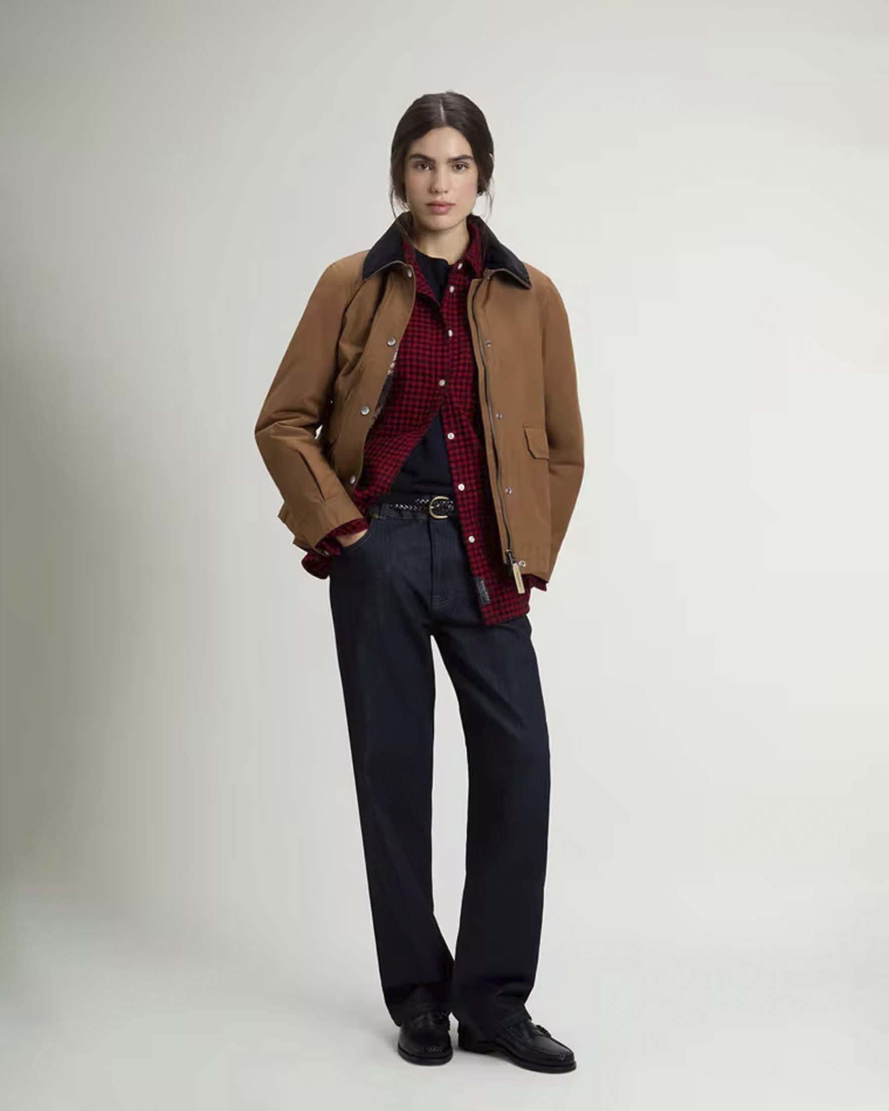 Giacca Woolrich color cuoio in cotone cerato con gilet interno in sherpa a quadri image