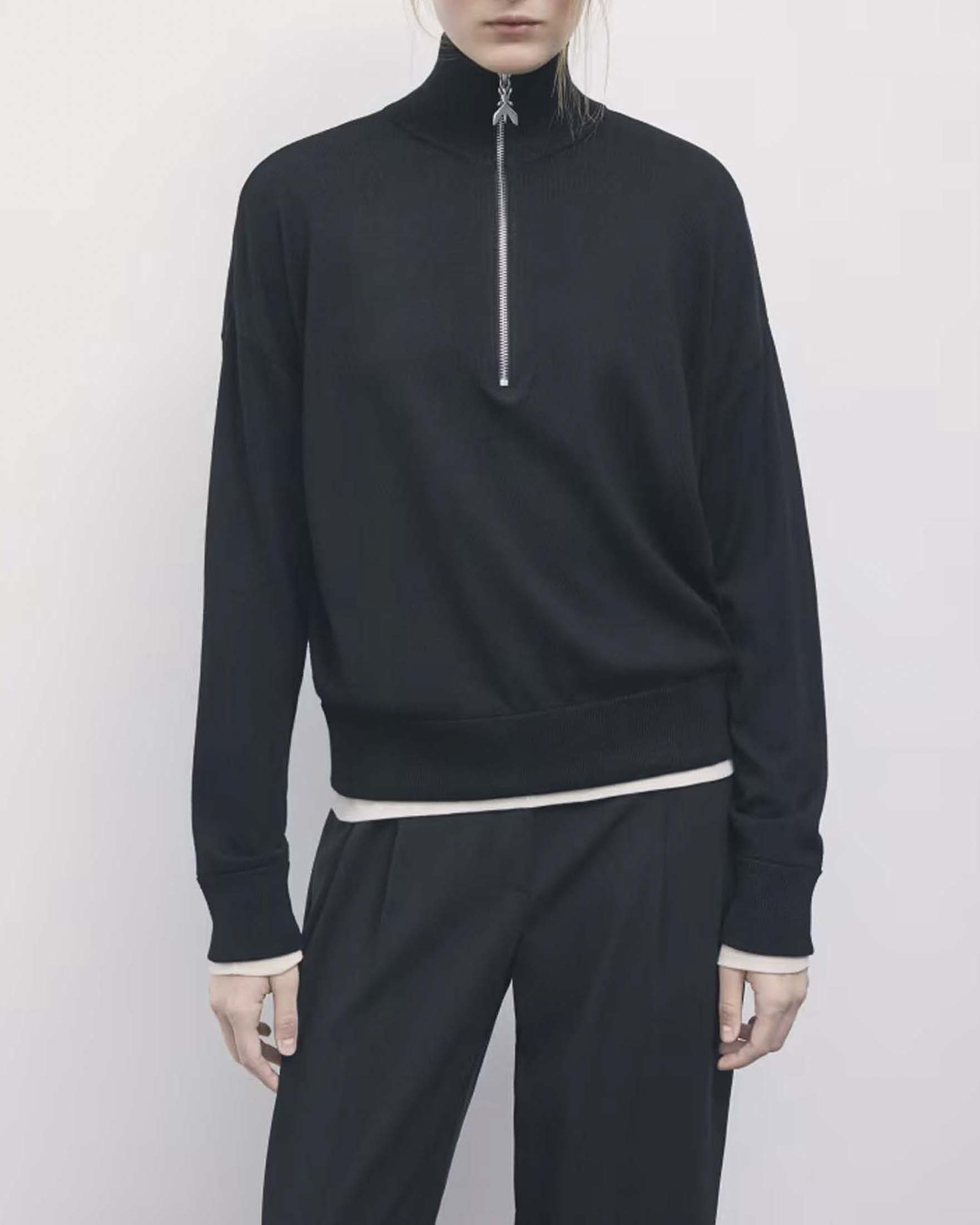 Maglia serafino Patrizia Pepe nera in pura lana con zip e collo alto