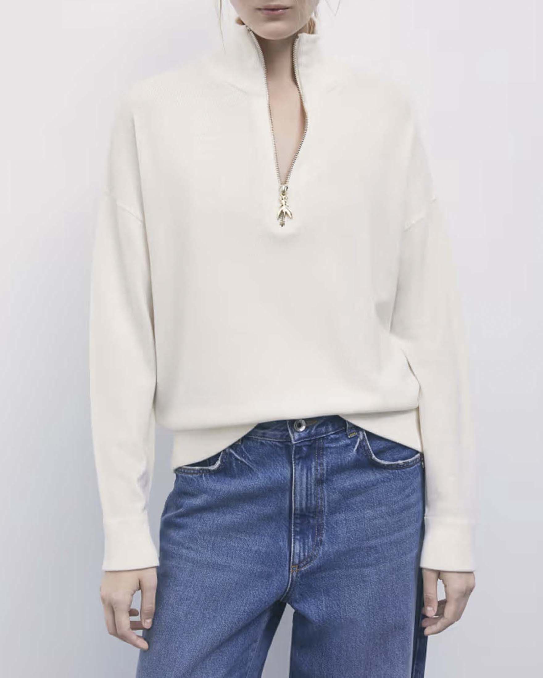 Maglia serafino Patrizia Pepe bianca in pura lana con zip e collo alto