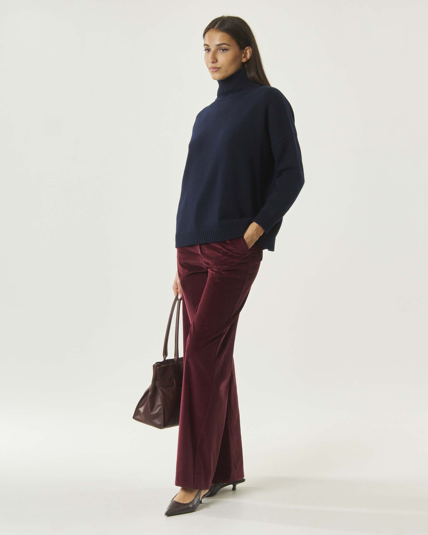 Pantaloni wide Weekend Max Mara bordeaux in velluto di cotone con piega stirata e pinces sul retro