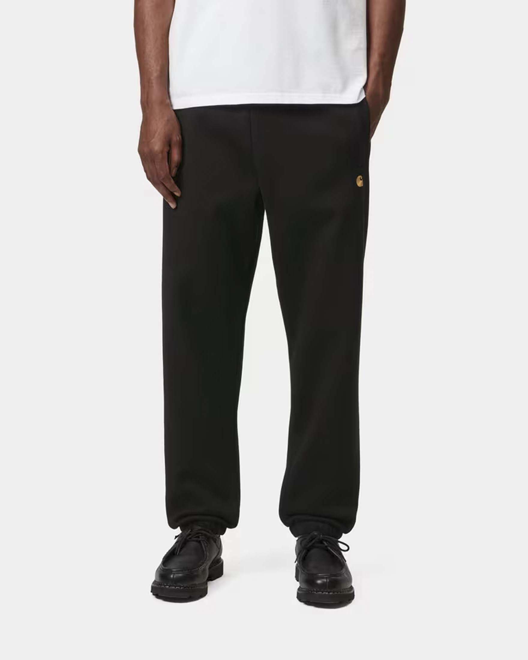 Pantaloni Joggers Carhartt Chase Sweat Pant neri loose fit in misto cotone