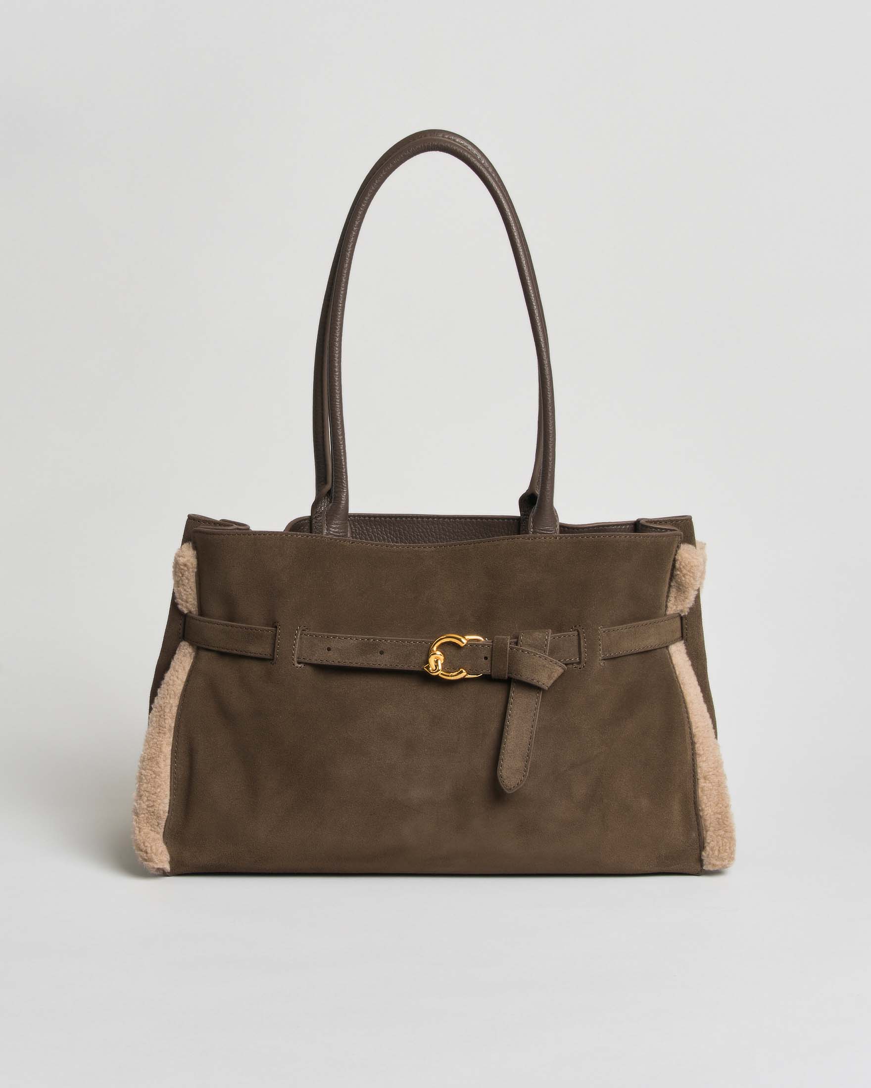 Borsa a spalla Sabine Soft Medium Coccinelle color fango in suede con inserti in ecopelliccia