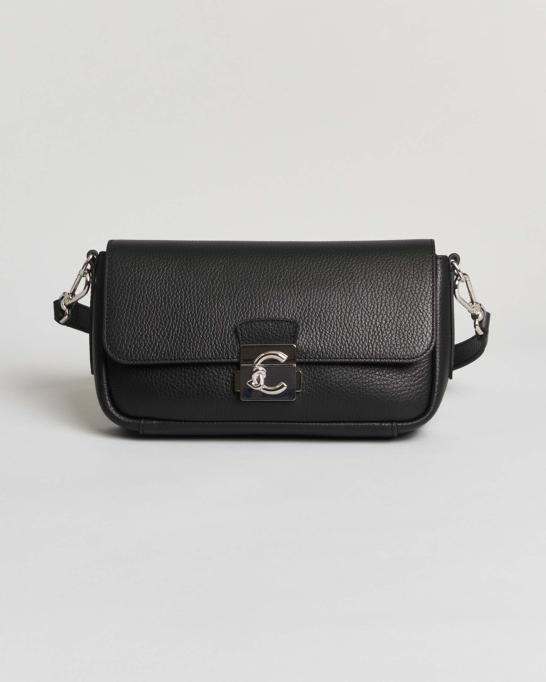 Borsa a tracolla baguette C-Me Lock Medium Coccinelle nera in pelle bottalata con logo argento