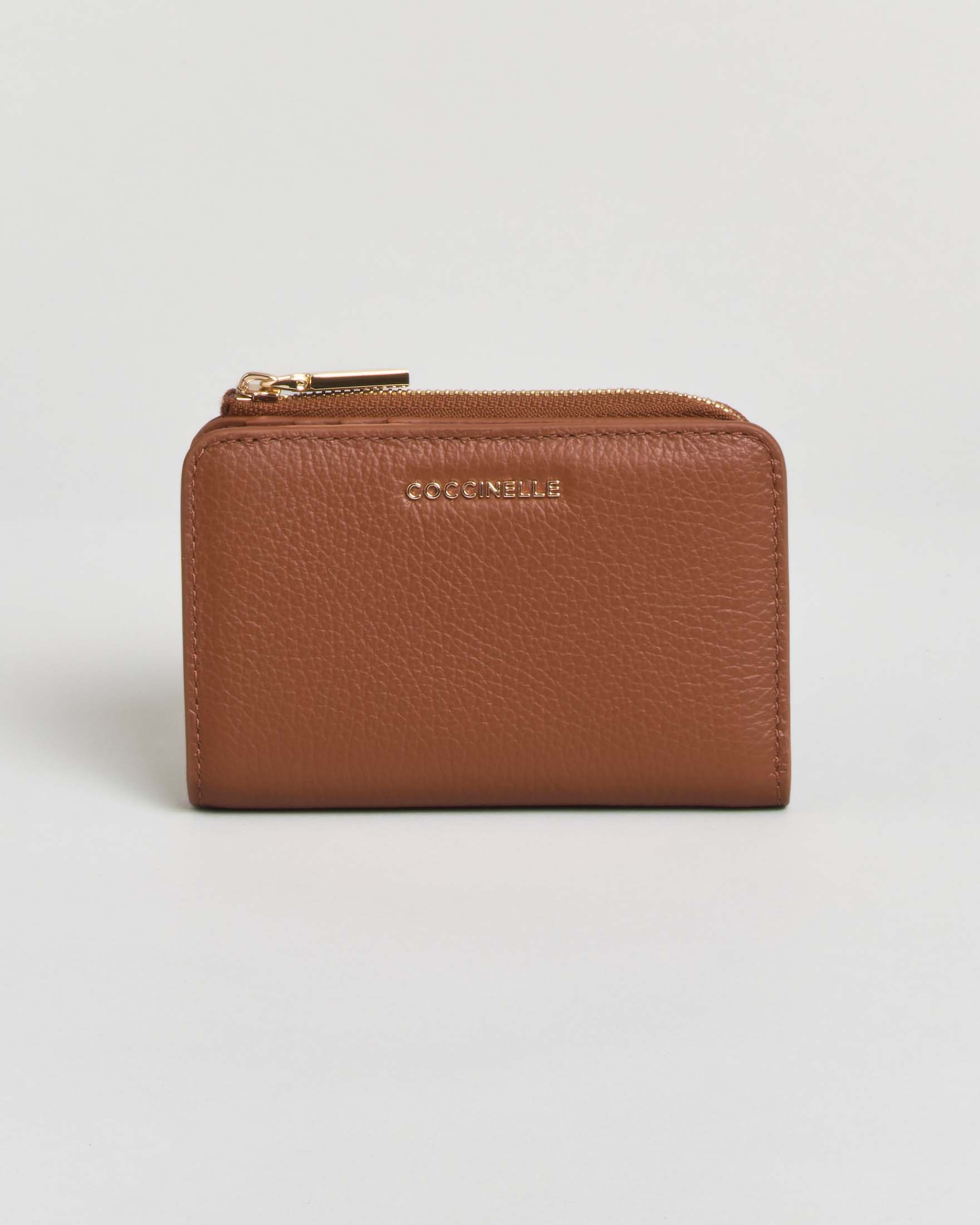 Portafoglio a libro Metallic Small Coccinelle cognac in pelle bottalata con scritta logo dorata