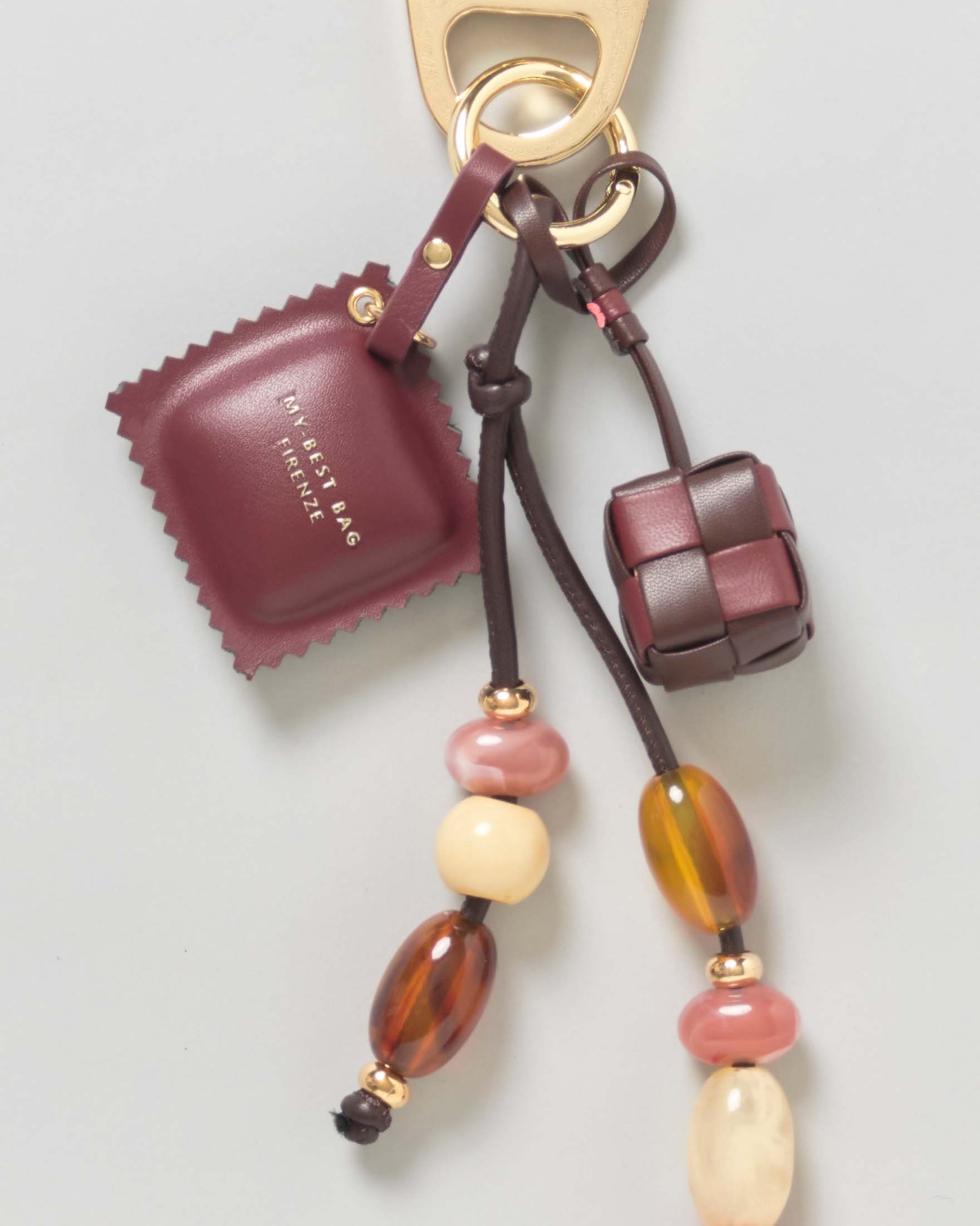 Portachiavi My Best Bag oro con perline colorate e charms a tortello marrone e dado in pelle intrecciata image