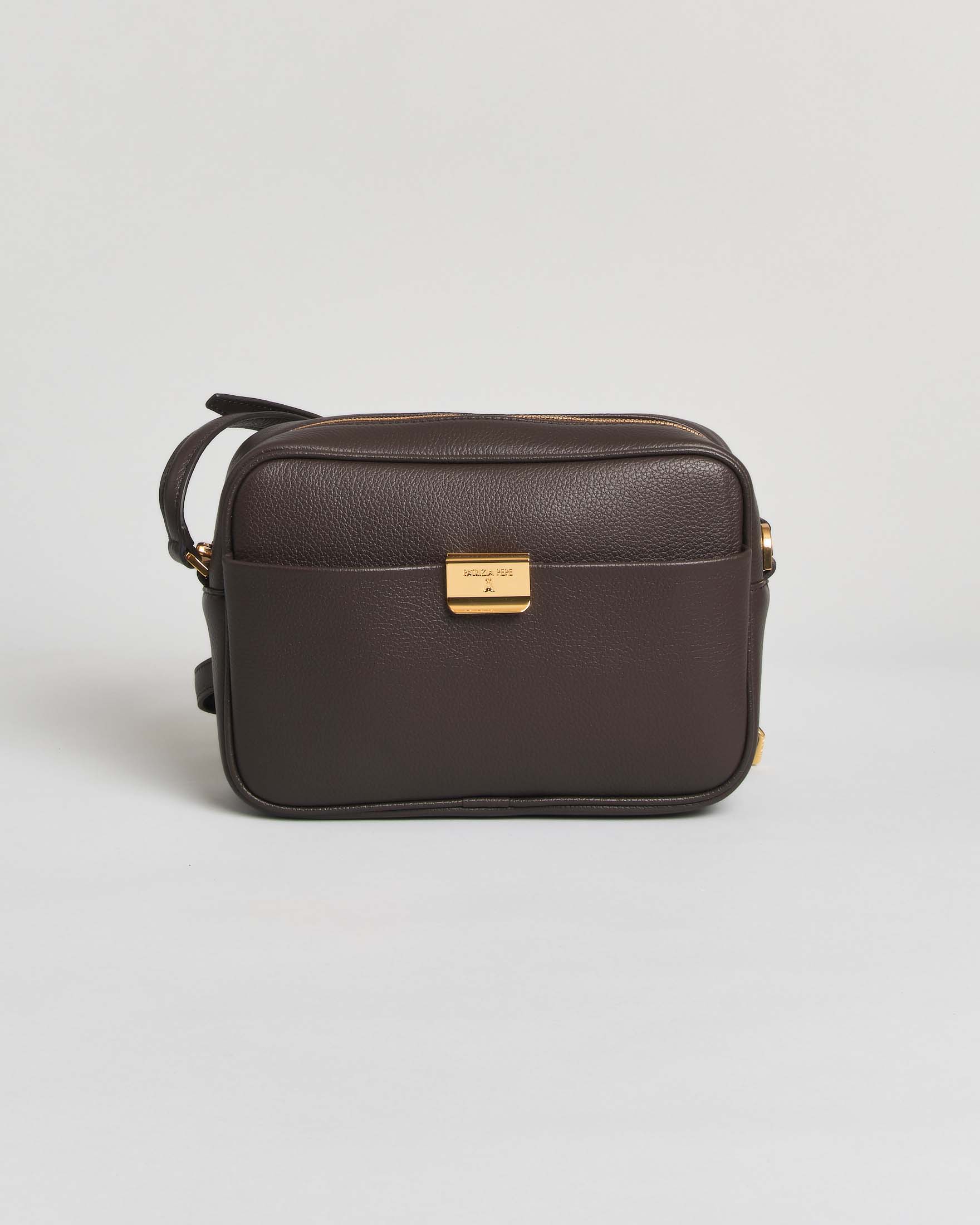 All Day Bag Patrizia Pepe color testa di moro in pelle martellata con tracolla e chiusura zip