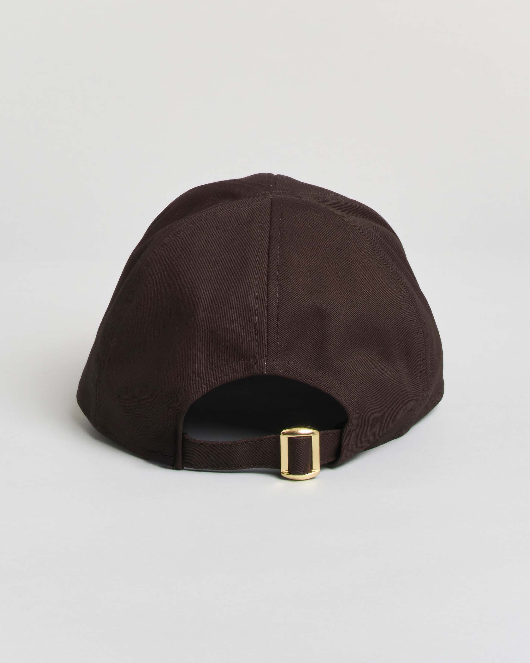 Cappello con visiera Pinko in puro cotone marrone con logo lettering ricamato a contrasto image