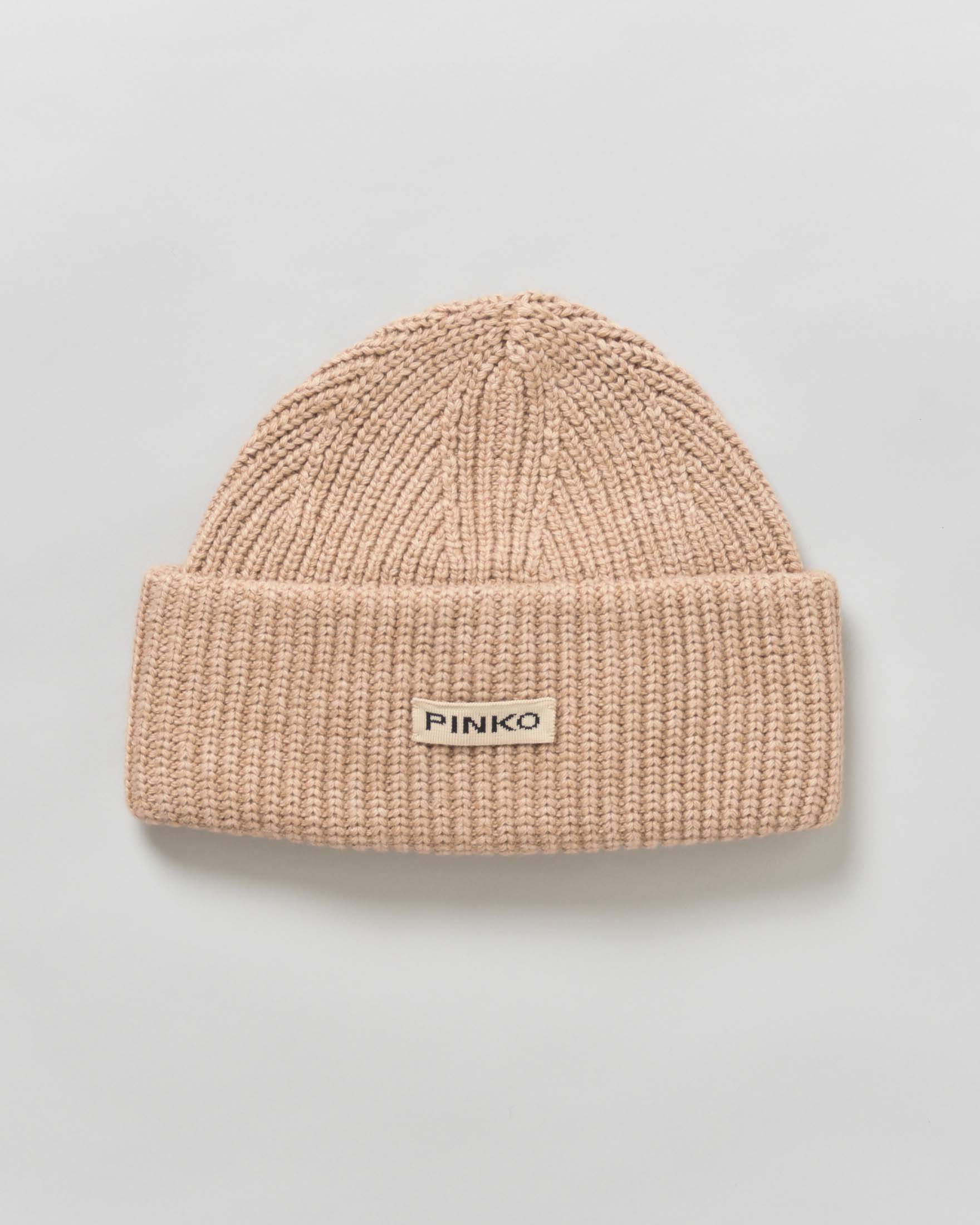 Berretto invernale Pinko beige in misto cotone lana e cashmere a coste con risvolto e scritta logo